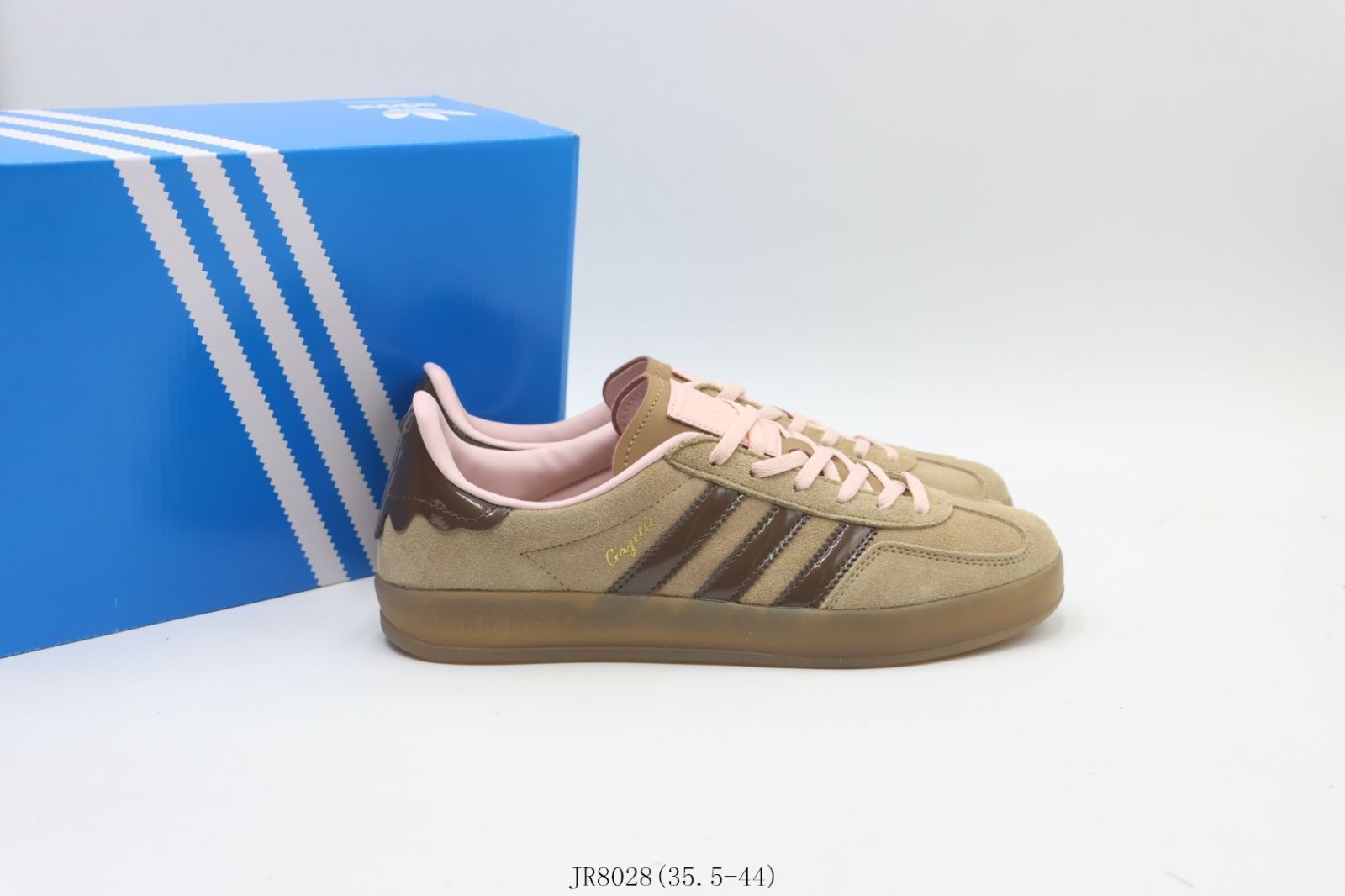 アディダスのスケートシューズ ブラウン