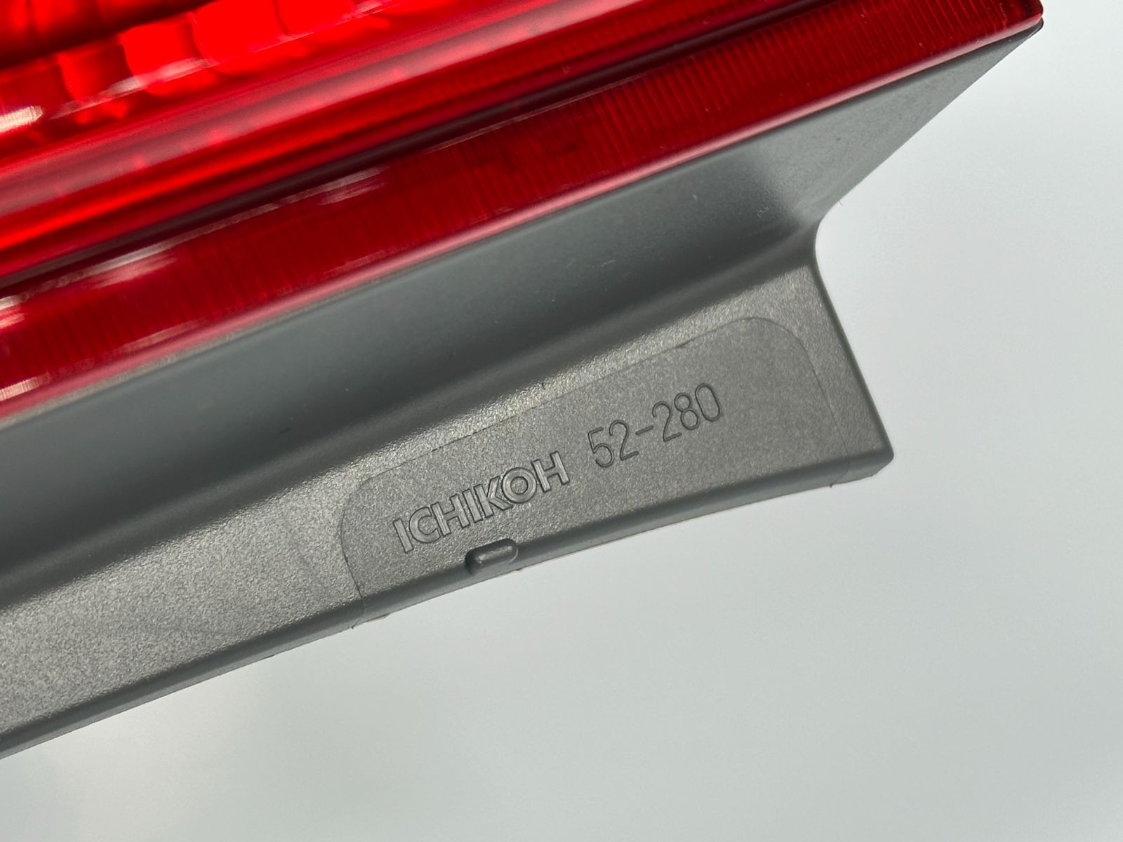 プロボックス NSP160V 52-280 左テールランプ テールレンズ テールライト 81561-52C20 新品&frasl;即納 160系 プロボックス NCP160V NSP160V 後期 純正 左