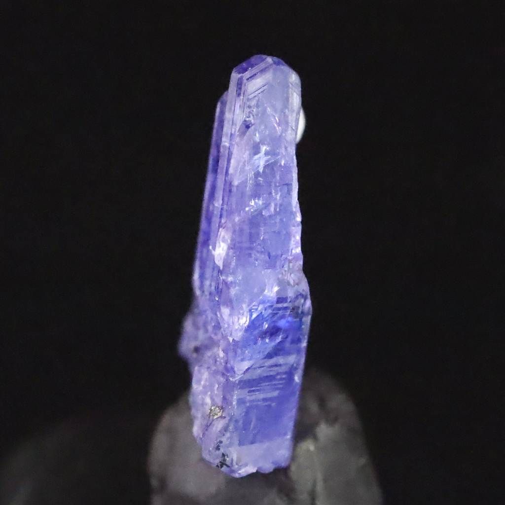 【鉱物標本】非加熱タンザナイト原石 鉱物標本 原石 非加熱 タンザナイト 置物