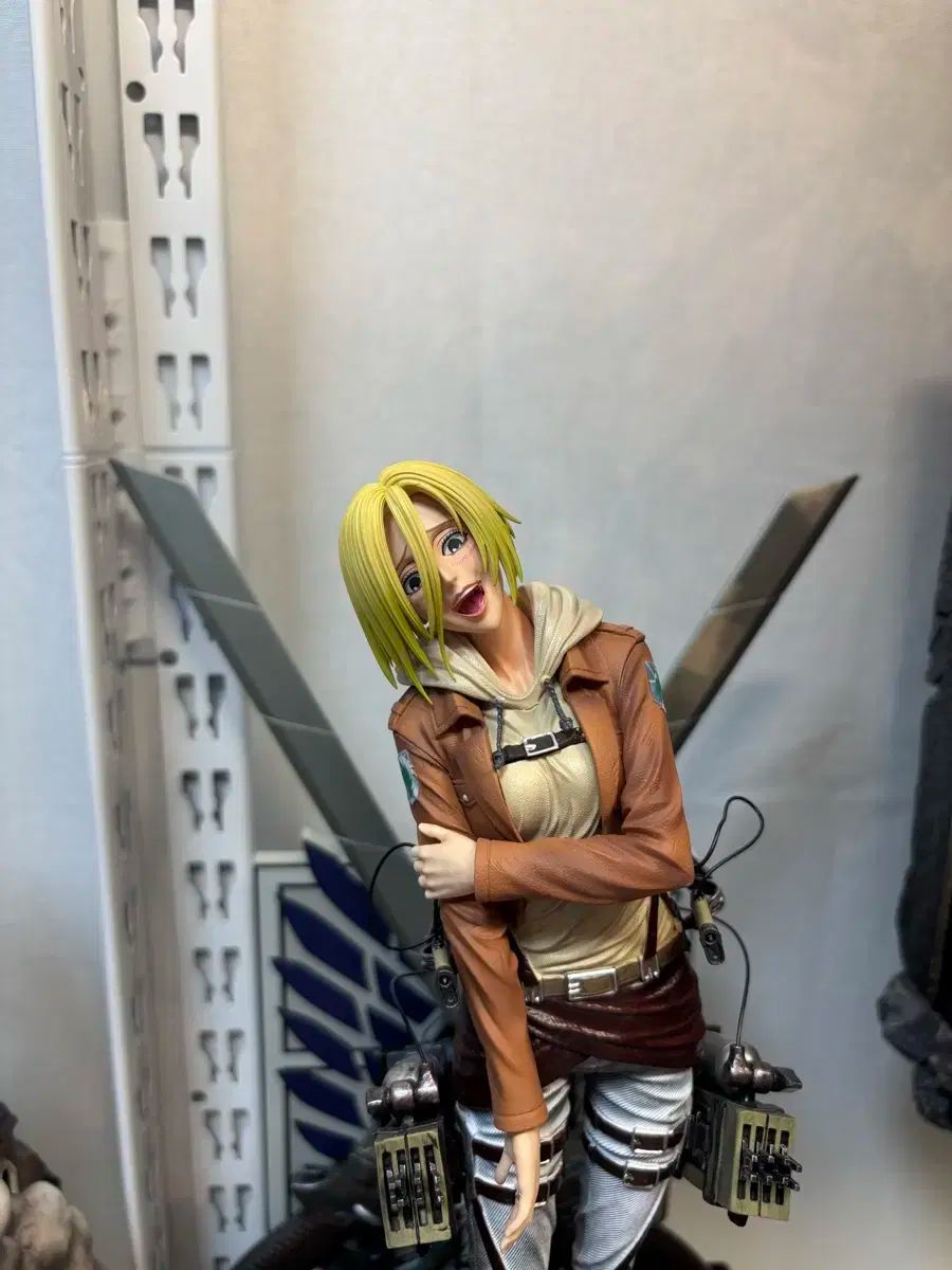 進撃の巨人 yygk アニメ レオンハート レジン フィギュア