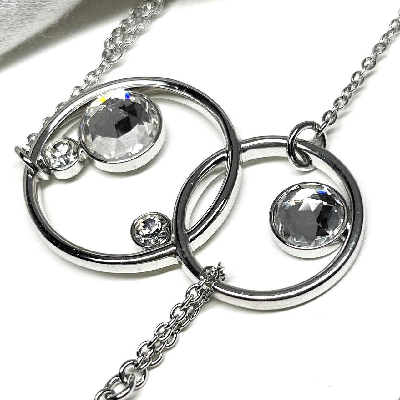 値下げ！SWAROVSKI スワロフスキー インターロッキング サークル 