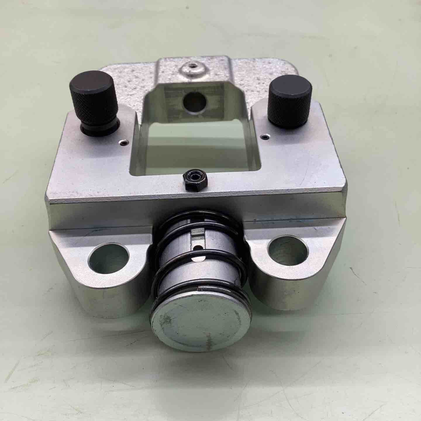 EV2-T240Ｔ形コネクター