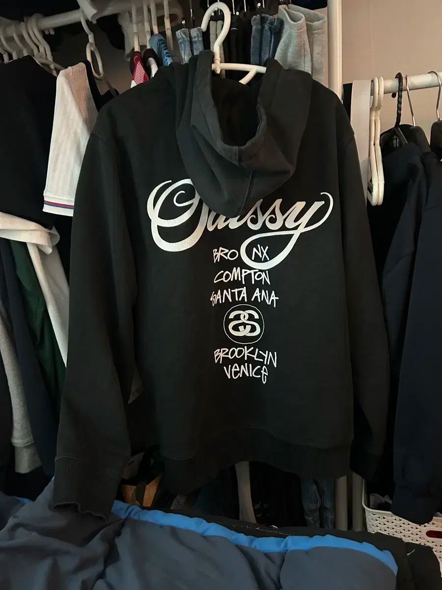 STUSSY ステューシー ワールドツアー フード付きTシャツ