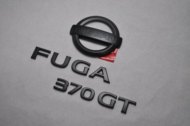 ＫＹ５１フーガ　マットブラックｏｒピアノブラックエンブレム　リア３点ＳＥＴ　　INVENTER/grow/メッキ/ブラッククローム/ゴールド/車エンブレム/車パーツ/