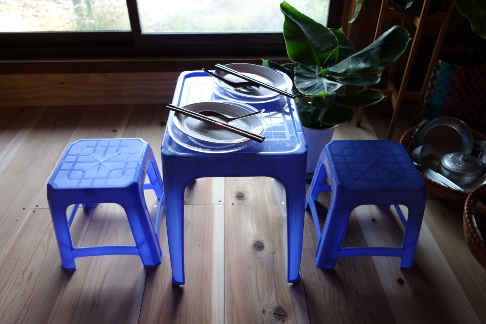 3点セット【ベトナム製プラスチックテーブル＆椅子2脚】アジア屋台