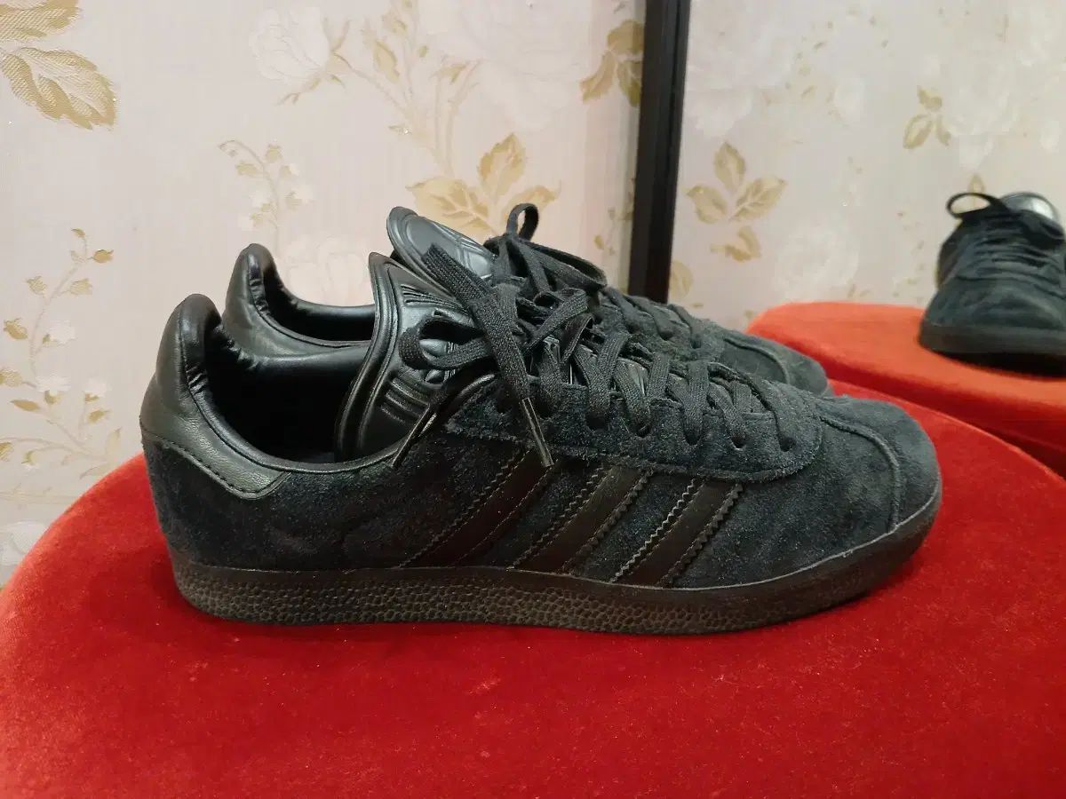 379 adidas(アディダス) ガゼル トリプルブラック 240