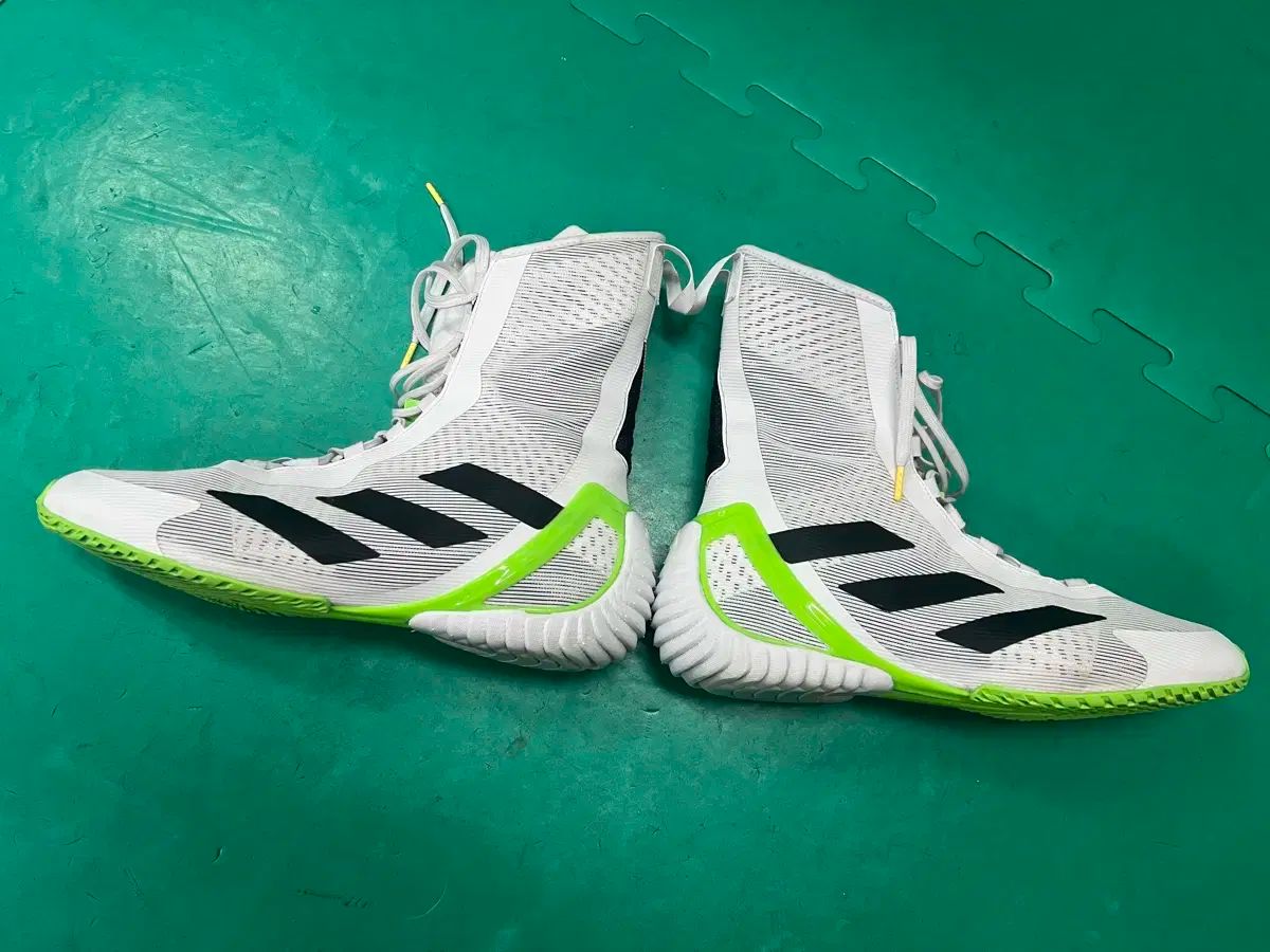 adidas アディダス