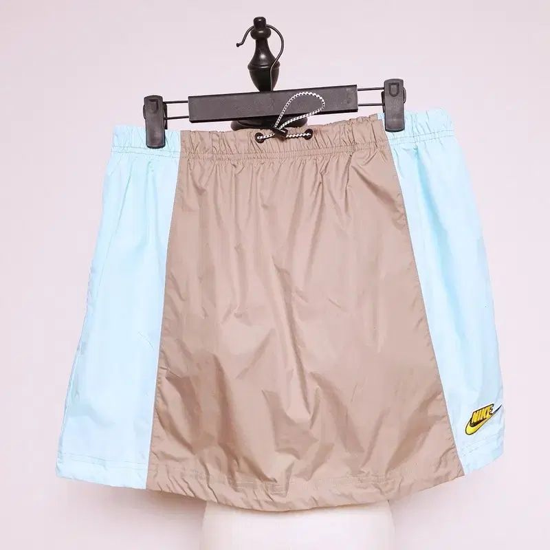 店舗エディション NIKE ナイキ シャカシャカ素材 ナイロン スカート