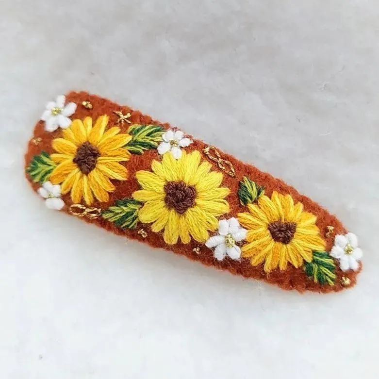 №290  マフラーリスちゃんのパッチンピン    フェルト ハンドメイド 刺繍 Amazon.co.jp: 3ピースかわいいリス 刺繍アップリケパッチ