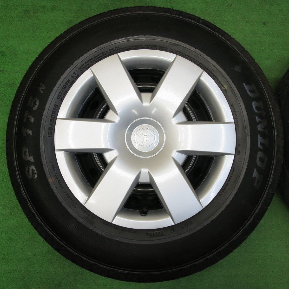 ハイエース純正 スチール 15インチ ダンロップ195/80R15 ほぼ