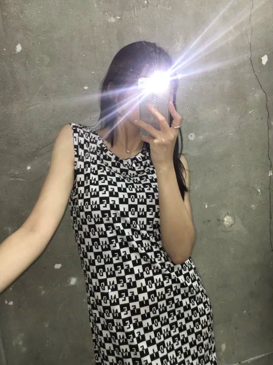 【FENDI】ロゴ ノースリーブ ショートドレス Fendi FENDI(フェンディ) ロゴ プリント ノースリーブ