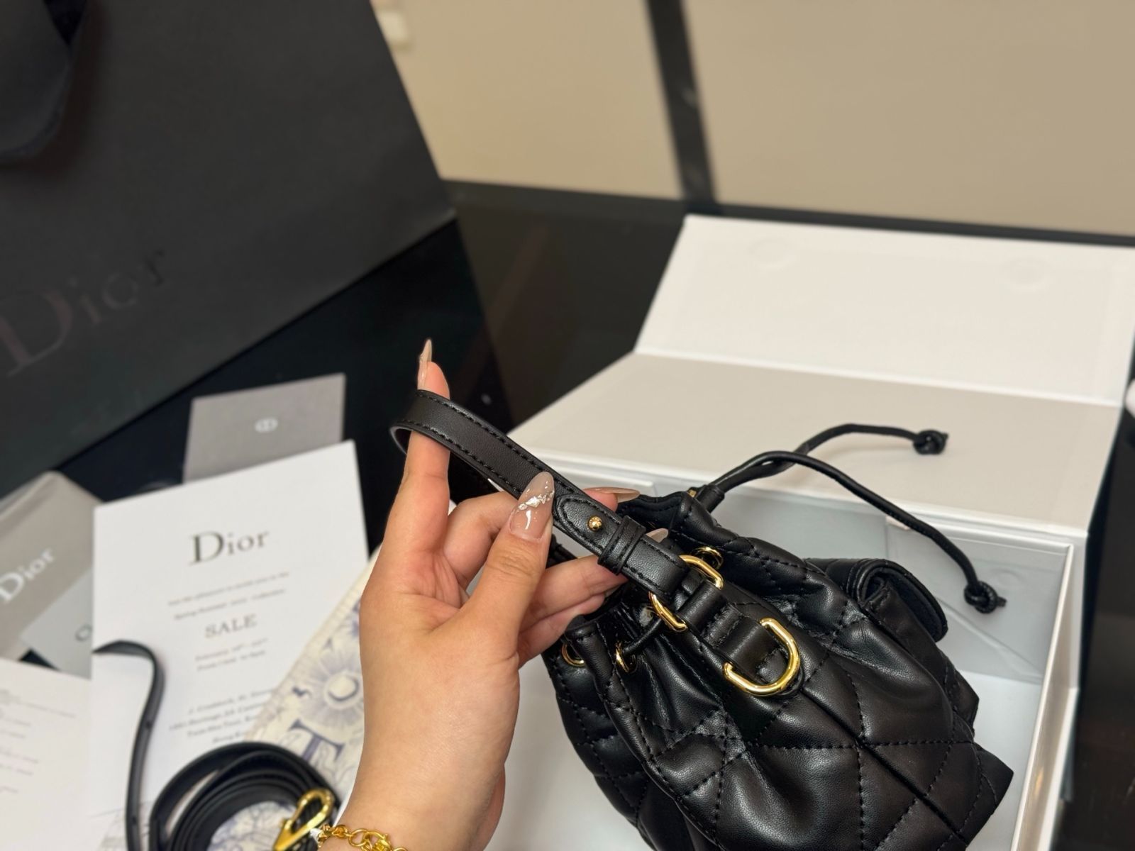 【ミニサイズが可愛らしい】Dior caro ミニバケットバッグ かわいいミニサイズ♪】Dior Caro Nanoバケットバッグ (Dior