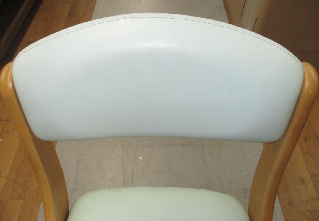 R210 KOIZUMI 天然木 油圧昇降、学習用椅子 キャスター付き幅42cm 