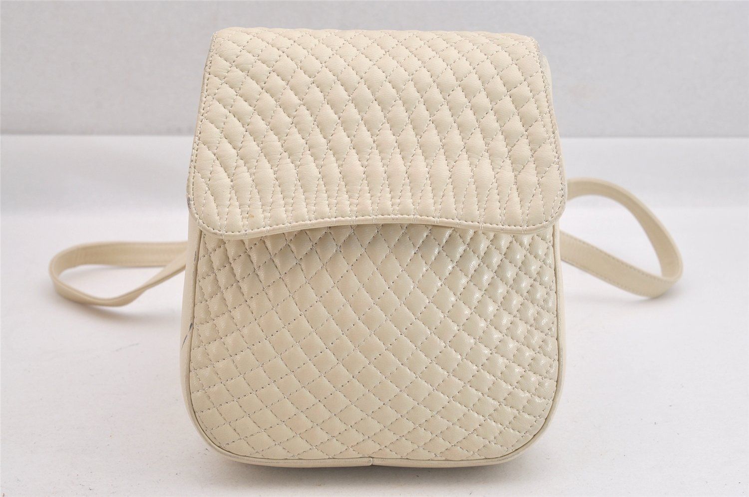 BALLY バリー　レザー　ホワイト ハンドバッグ ショルダー　キルティング柄 BALLY QUILTING LEATHER 2WAY SHOULDER BAG/バリーキルティング
