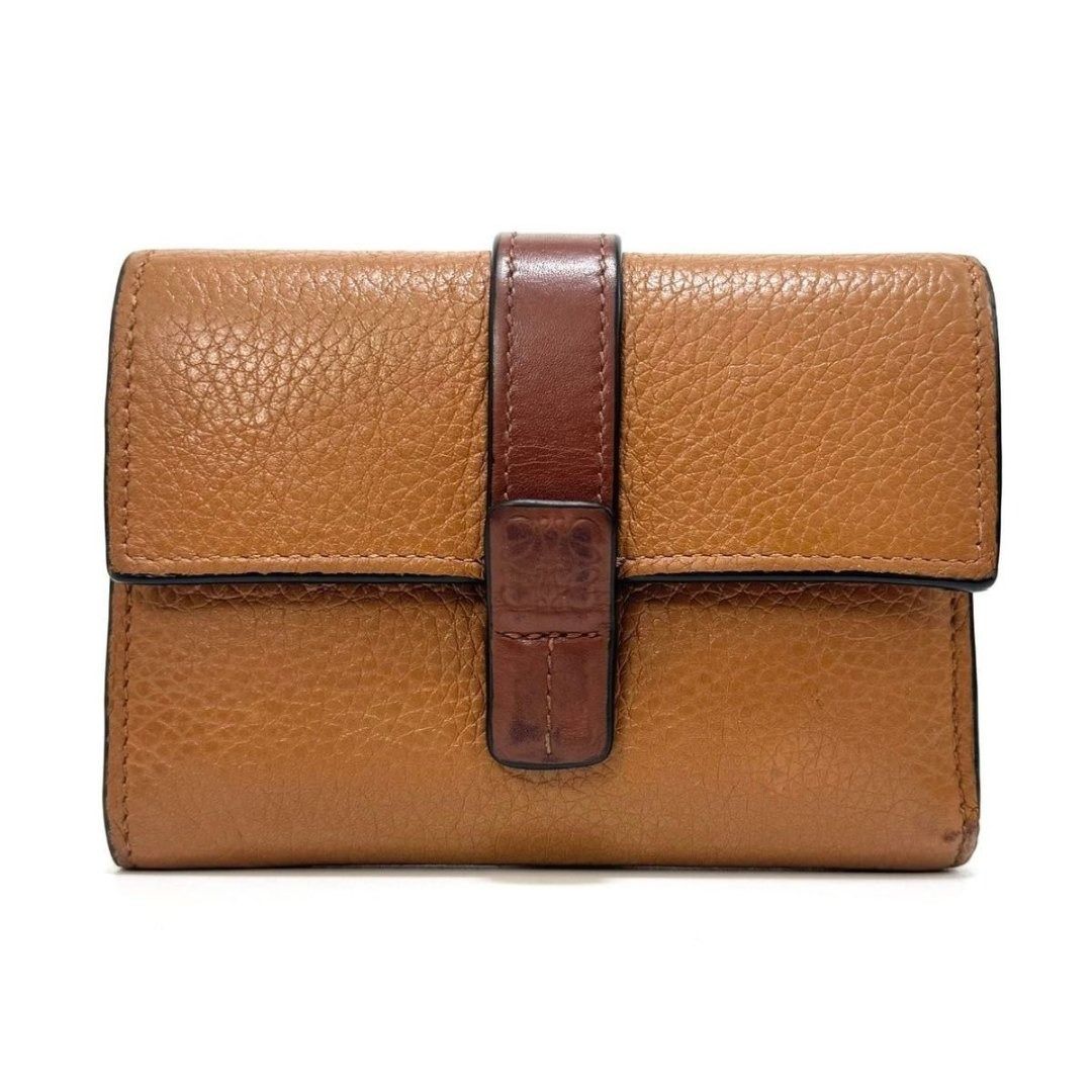 ロエベ スモール バーティカル ウォレット 三つ折り財布 コンパクトウォレット ミニウォレット ブラウン 茶 brown キャラメル ピーカン レザー 本革 アナグラム LOEWE