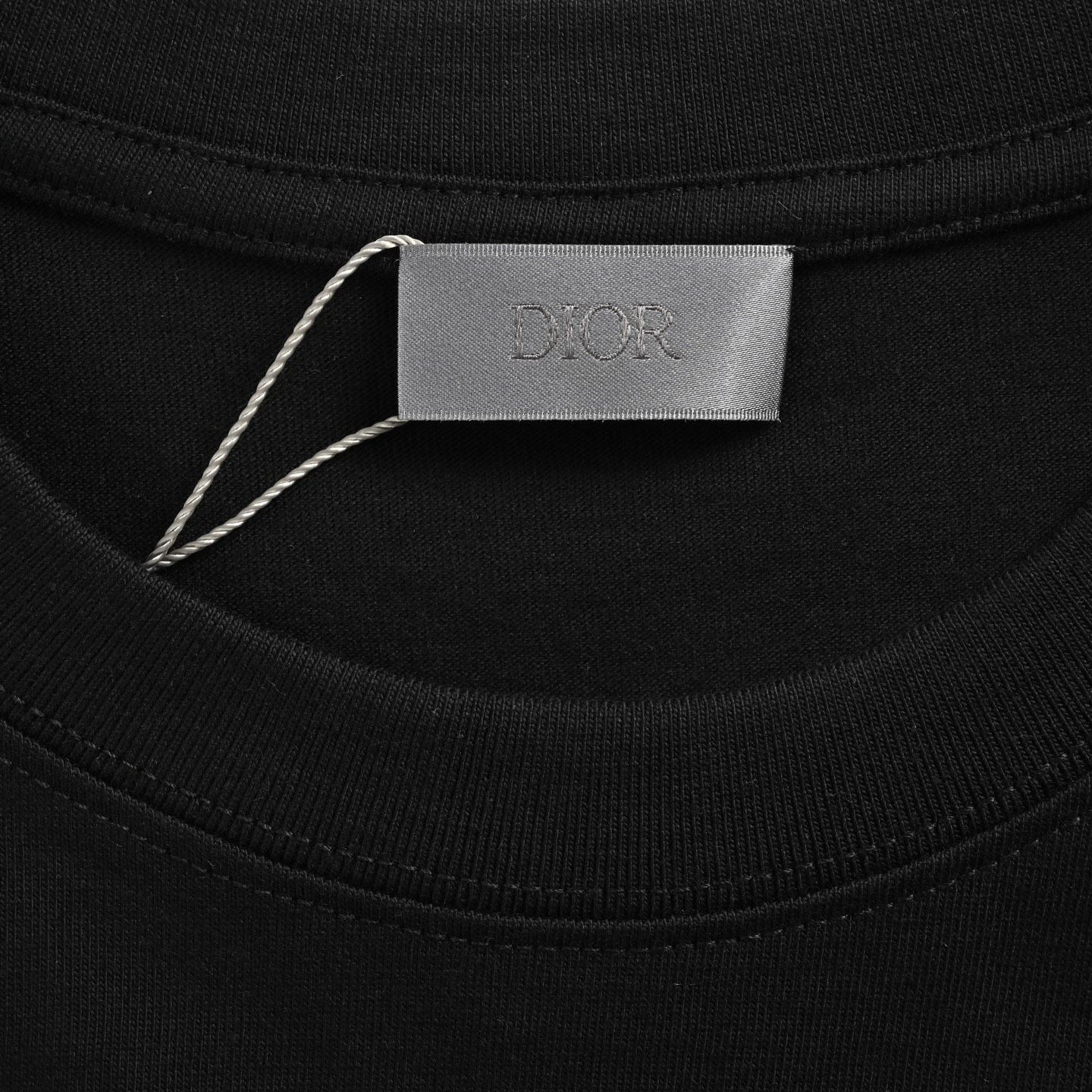 シンプルながら存在感たっぷり♪【Dior】25SS コットン Tシャツ 今日特価】Dior 25ss 手描きアルファベットプリント T シャツ