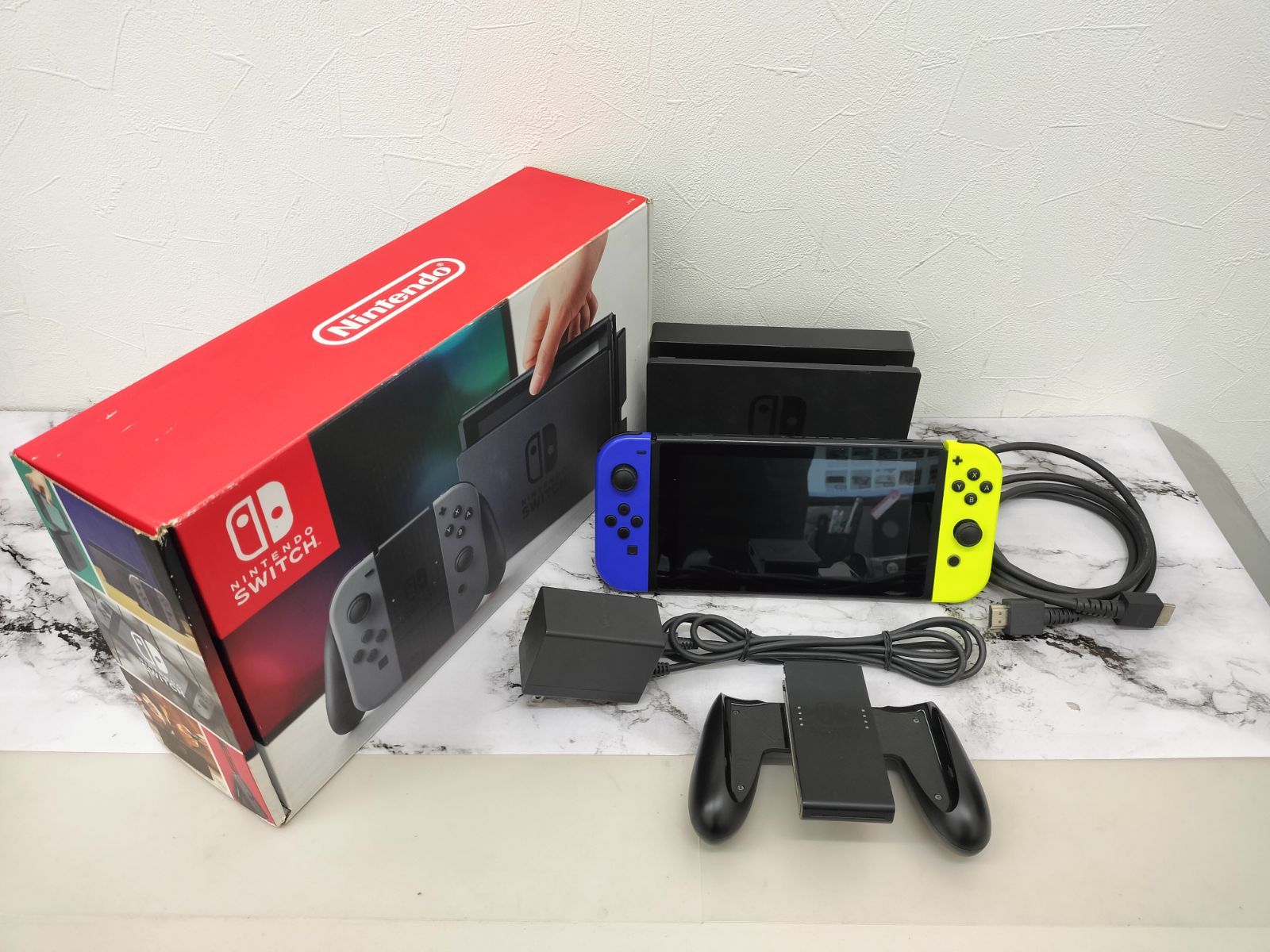 Nintendo Switch ネオンブルー　付属品、グリップ、ケース付き Nintendo Switch ネオンブルー付属品、グリップ、ケース付き