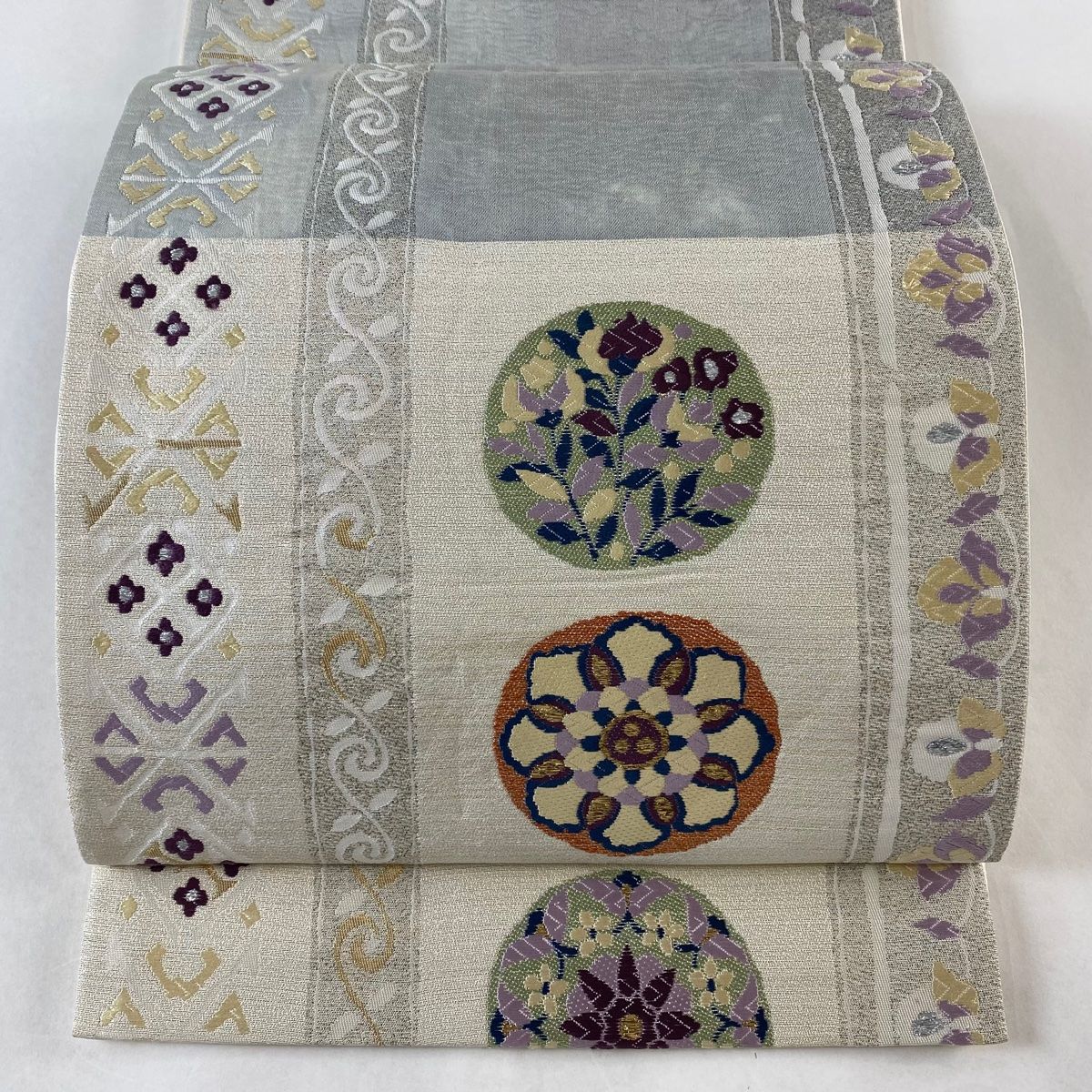 袋帯 美品 秀品 草花 華文 箔 唐織 クリーム 六通 正絹 【中古 