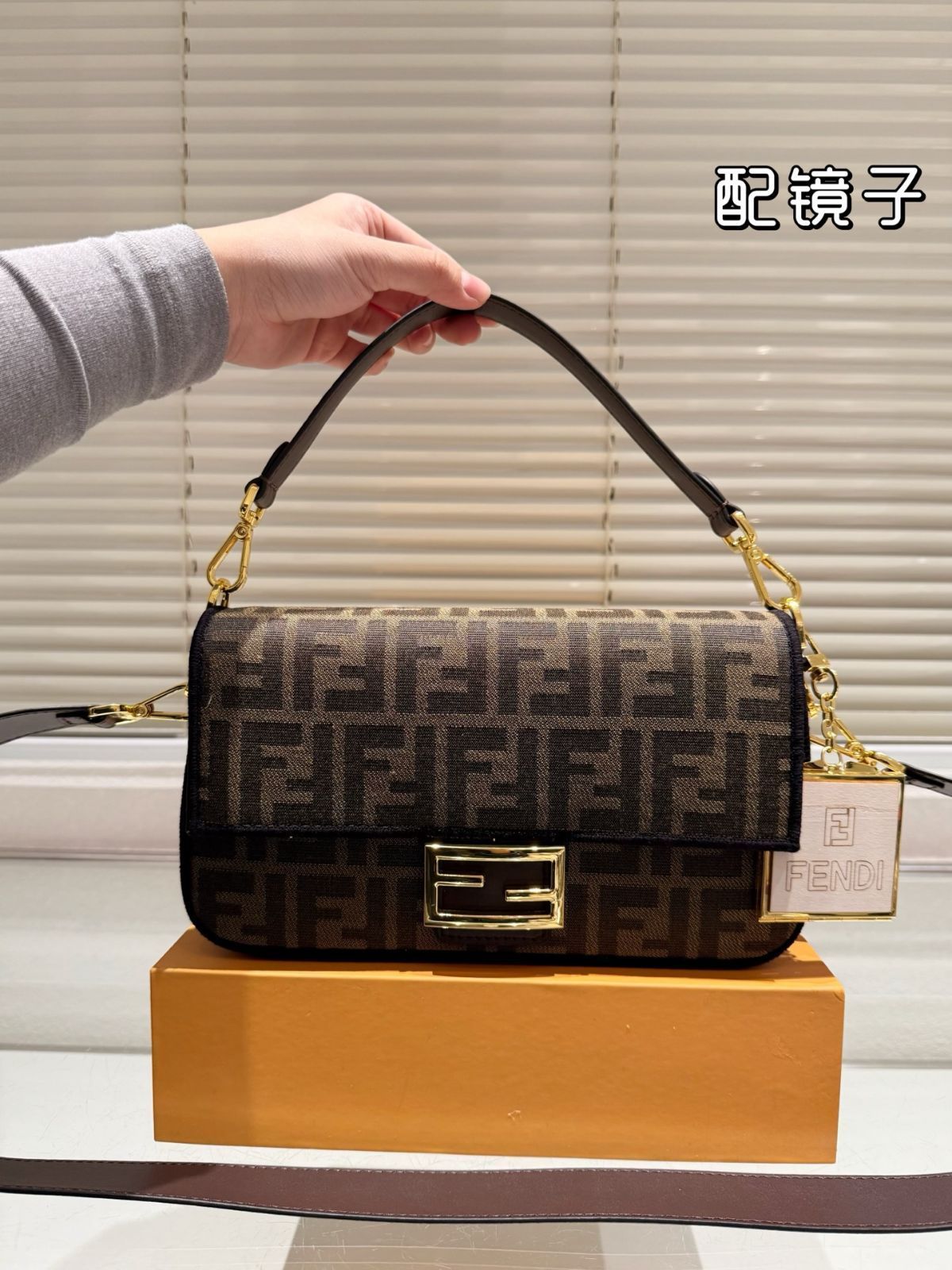 国内発送フェンディ バゲット NMバッグ パンプキン PU FENDI （新品・未使用品）フェンディ ミニ バゲット スモール FF