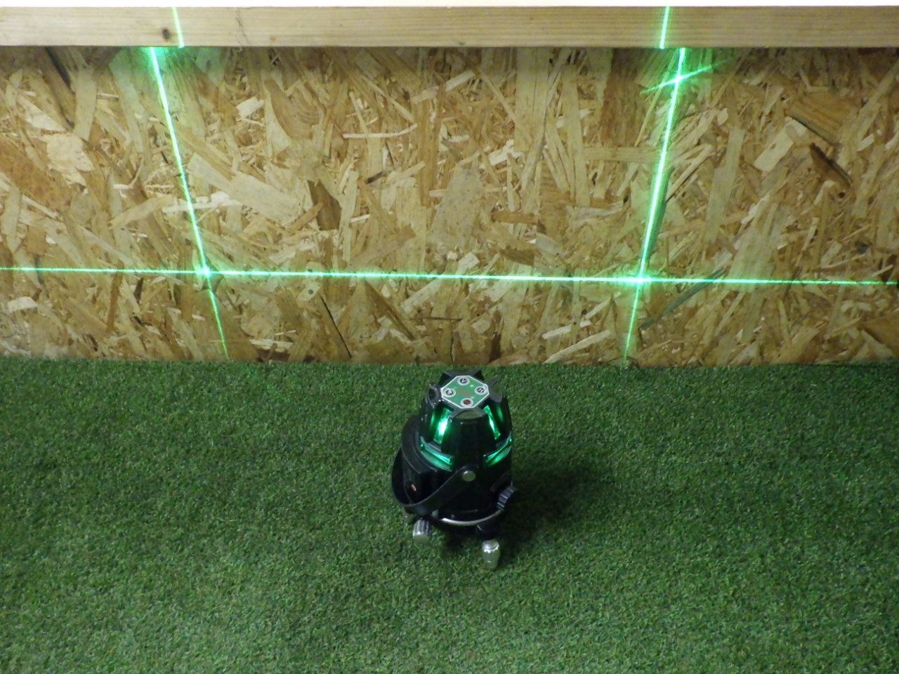 水平 垂直の基準線を マイト工業 MGL-441GP 高輝度グリーンレーザー墨出し器 電動工具 品