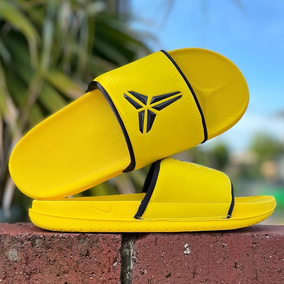 NIKE KOBE OFFCOURT SLIDE LIGHTNING ナイキ コービー オフコート スライド サンダル MEN S yellow|black IF2870-700