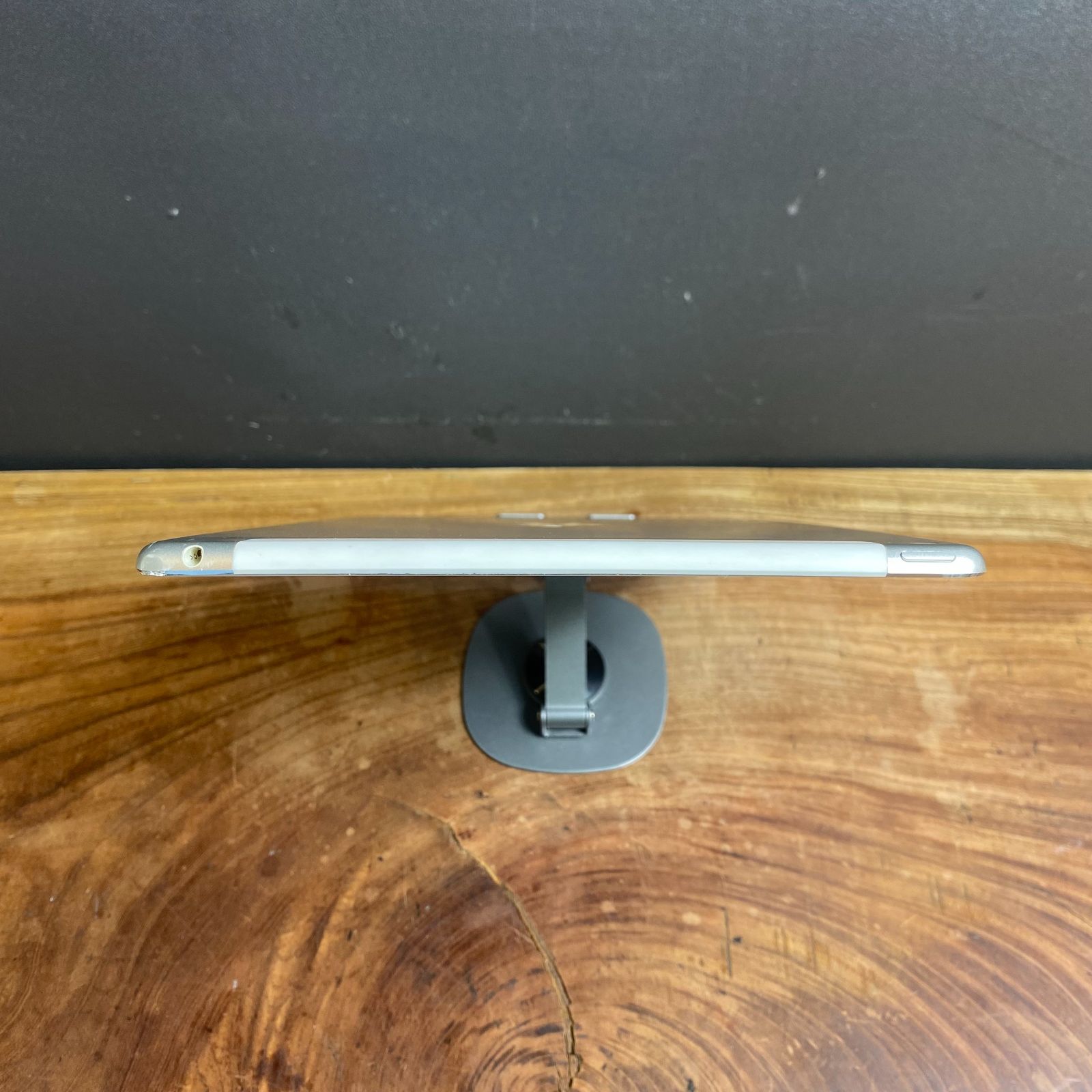 ☆美品＆新品バッテリー☆】 Apple iPad Air2 / 16GB / Wi-Fi+