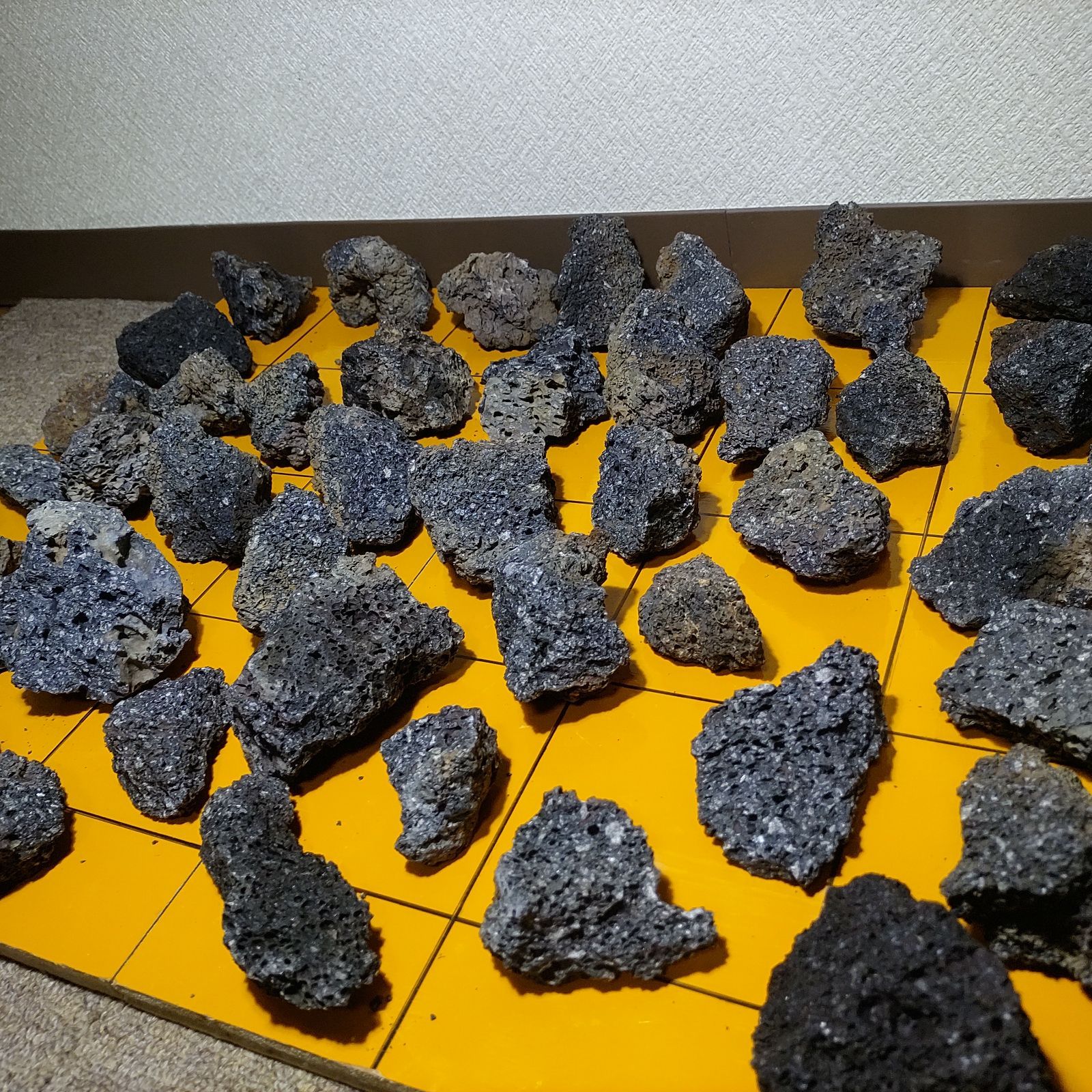 富士山溶岩石 【小粒】 2kg 50-100mm 黒色 アクアリウム 水槽 盆栽