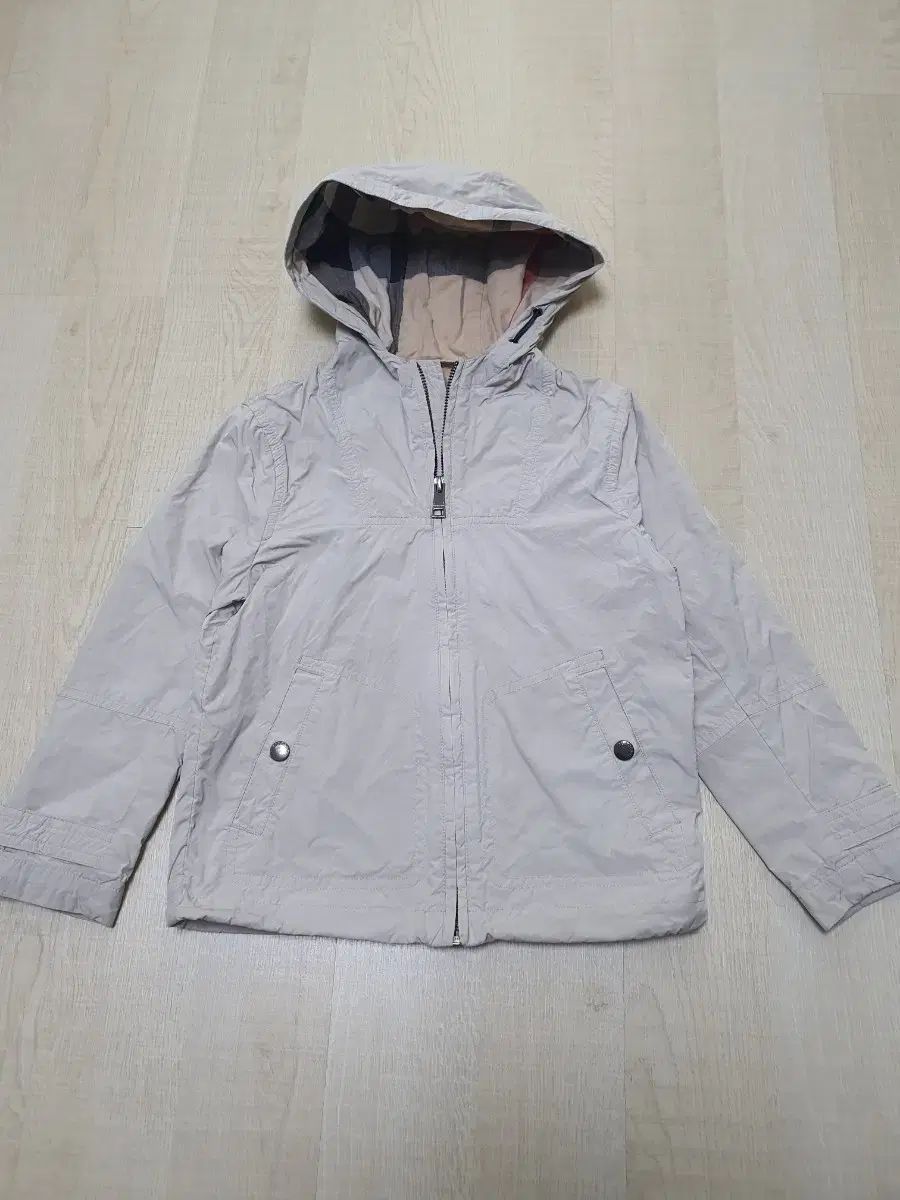 6Y オファー Burberry Kids(バーバリーキッズ) ウィンドブレーカー