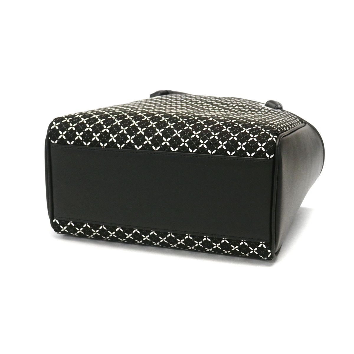 印傳屋 トートバッグ 印伝 印伝屋 インデンヤ INDEN-YA そよか トート