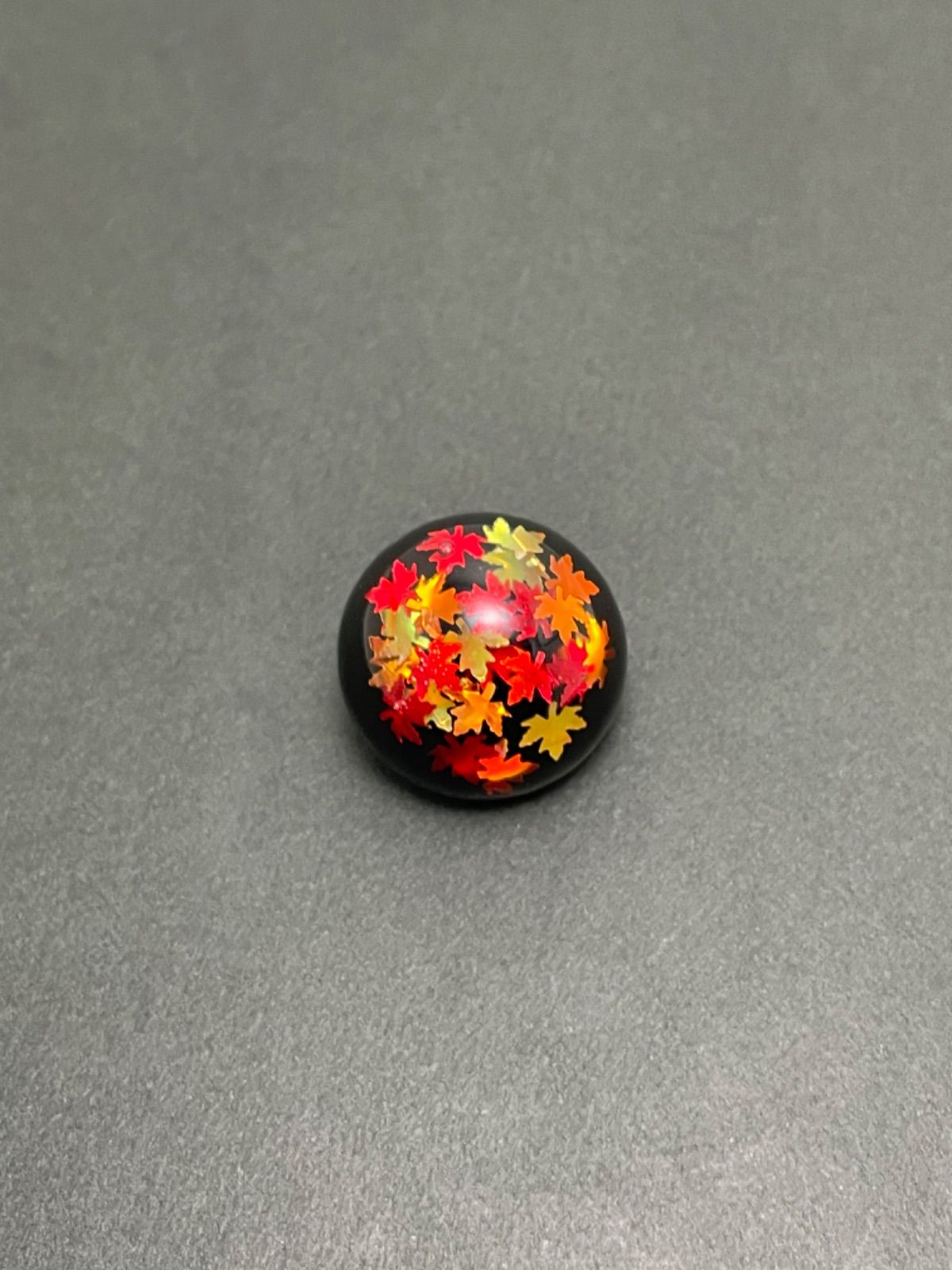 ヘアゴム レジン 紅葉型 マトリカリアと紅葉の艶やか秋景色