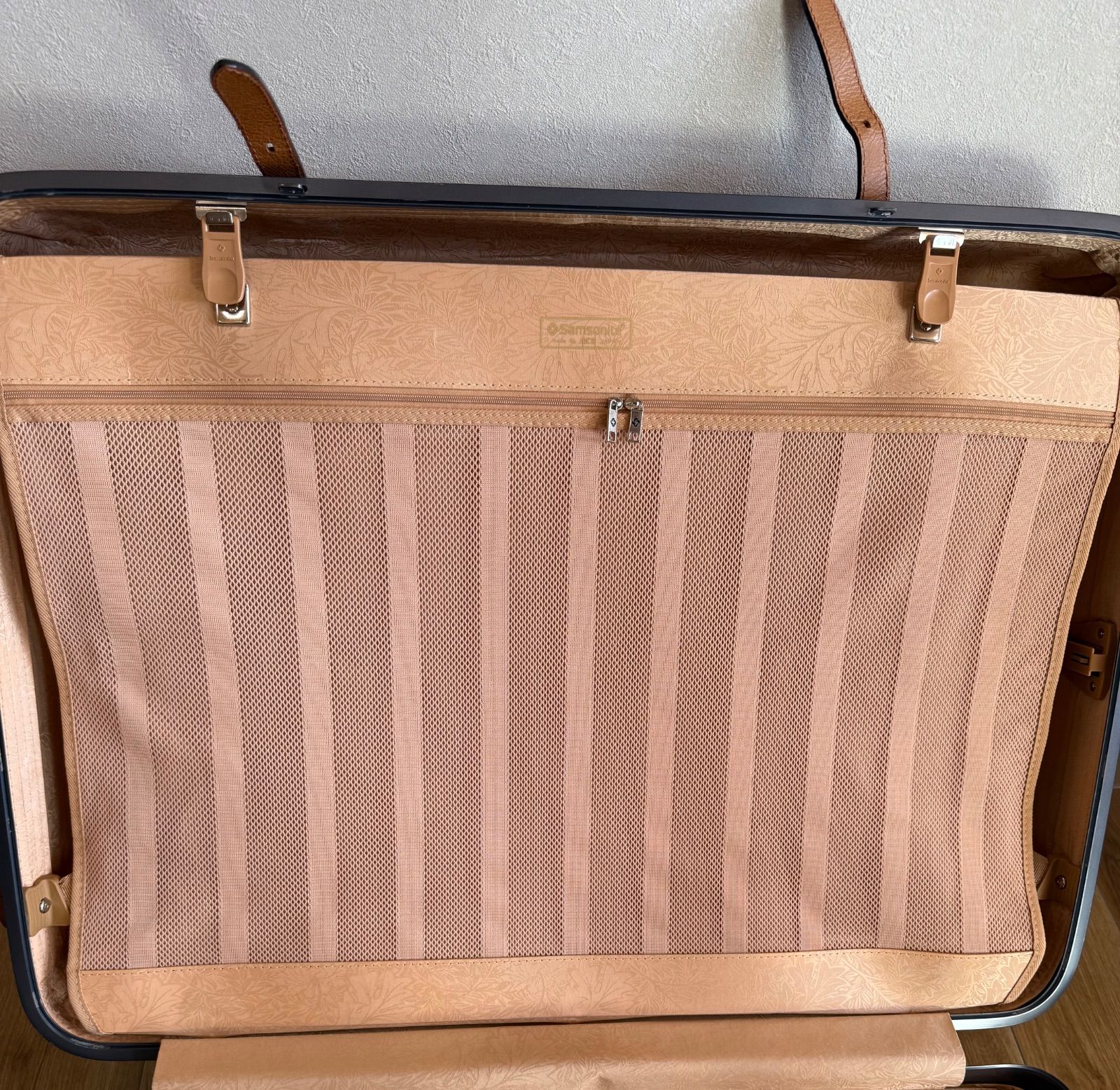 ネイビースーツケース