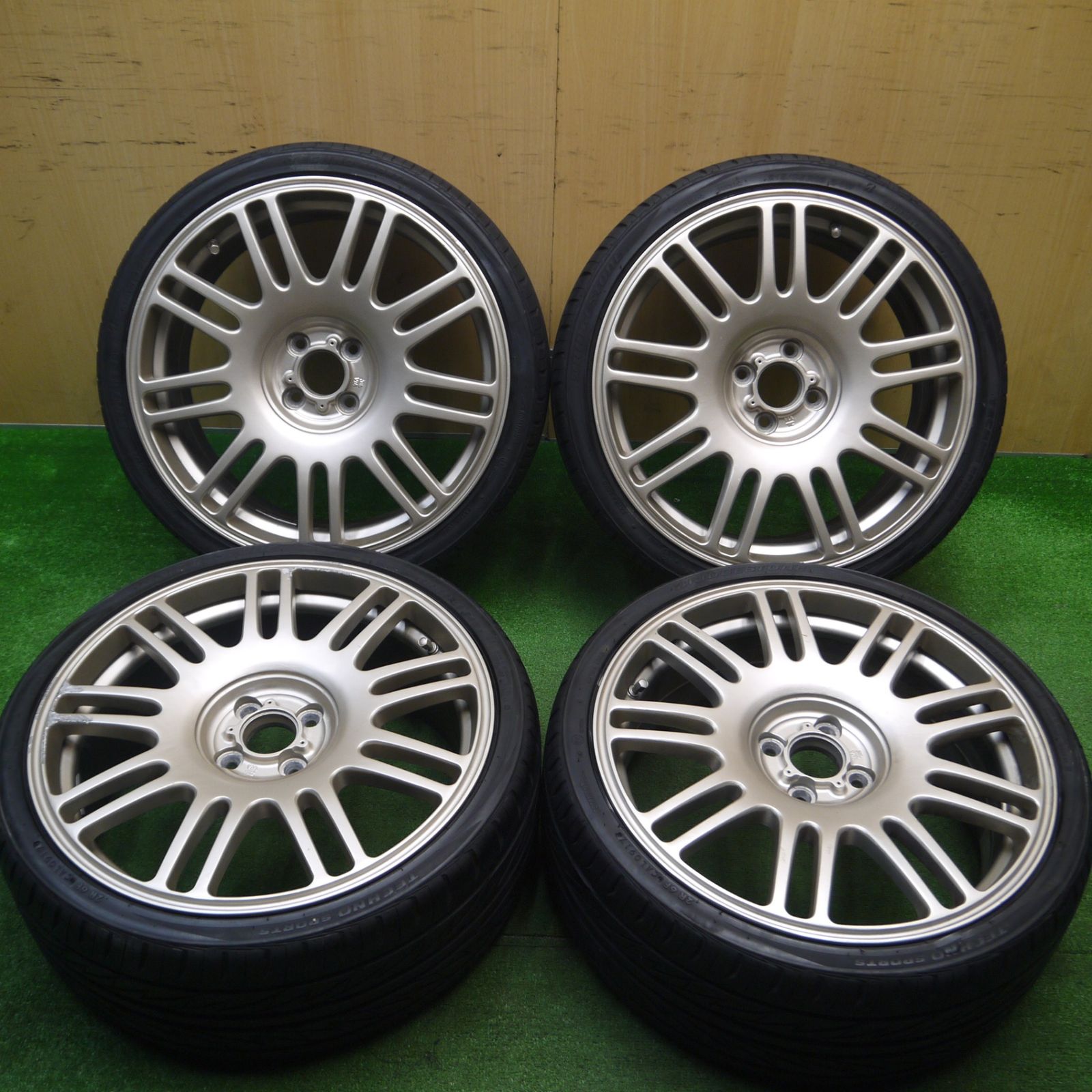 送料無料] バリ溝！キレイ！9分☆RACING SPARCO 215/35R18