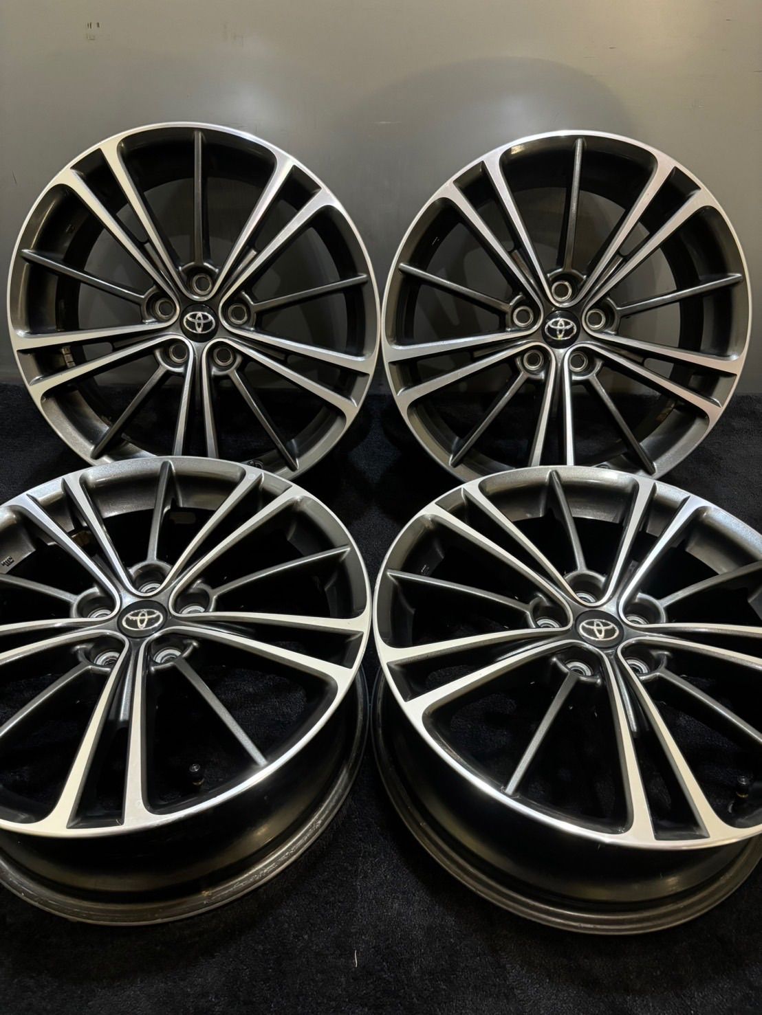 kazuです。トヨタ 86純正17インチ ホイール 2本セット。 kazuです。トヨタ 86純正の17インチ ホイール2本セット。 楽天