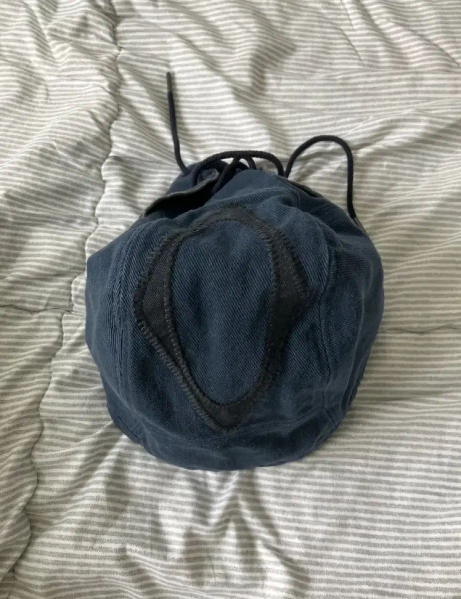 【MISCHIEF】MSCHF RHOMBUS LACE-UP BUCKET HAT [関税 送料込み] MSCHF MISCHIEF(ミスチーフ) RHOMBUS LACE ー UP BUCKET HAT NA