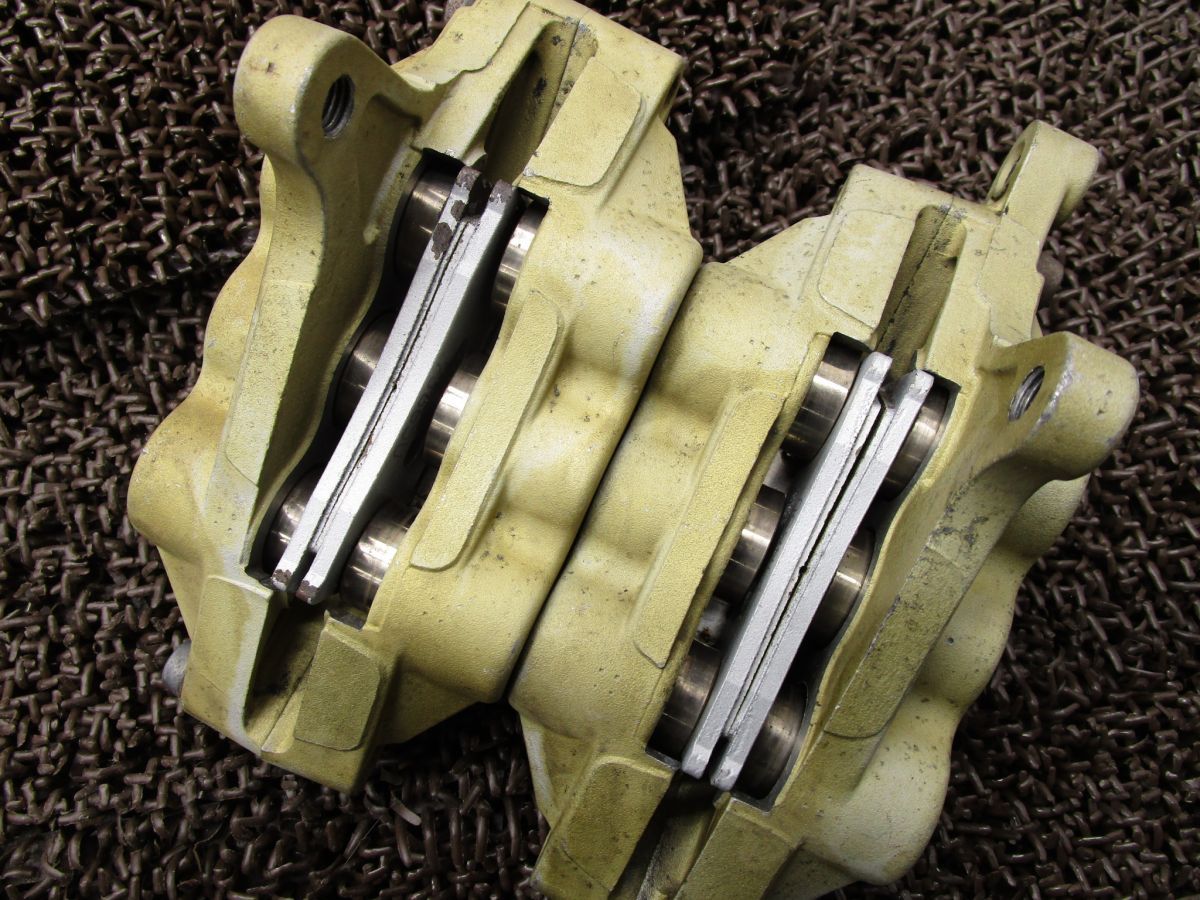 フロントキャリパー △A5623