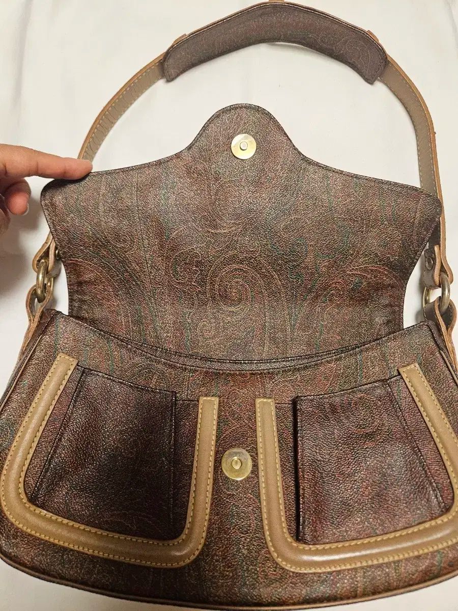 ☆韓国の人気☆【ETRO】☆ジャカードショルダーバッグ ☆BROWN系 ETRO(エトロ) ショルダーバッグ - メルカリ