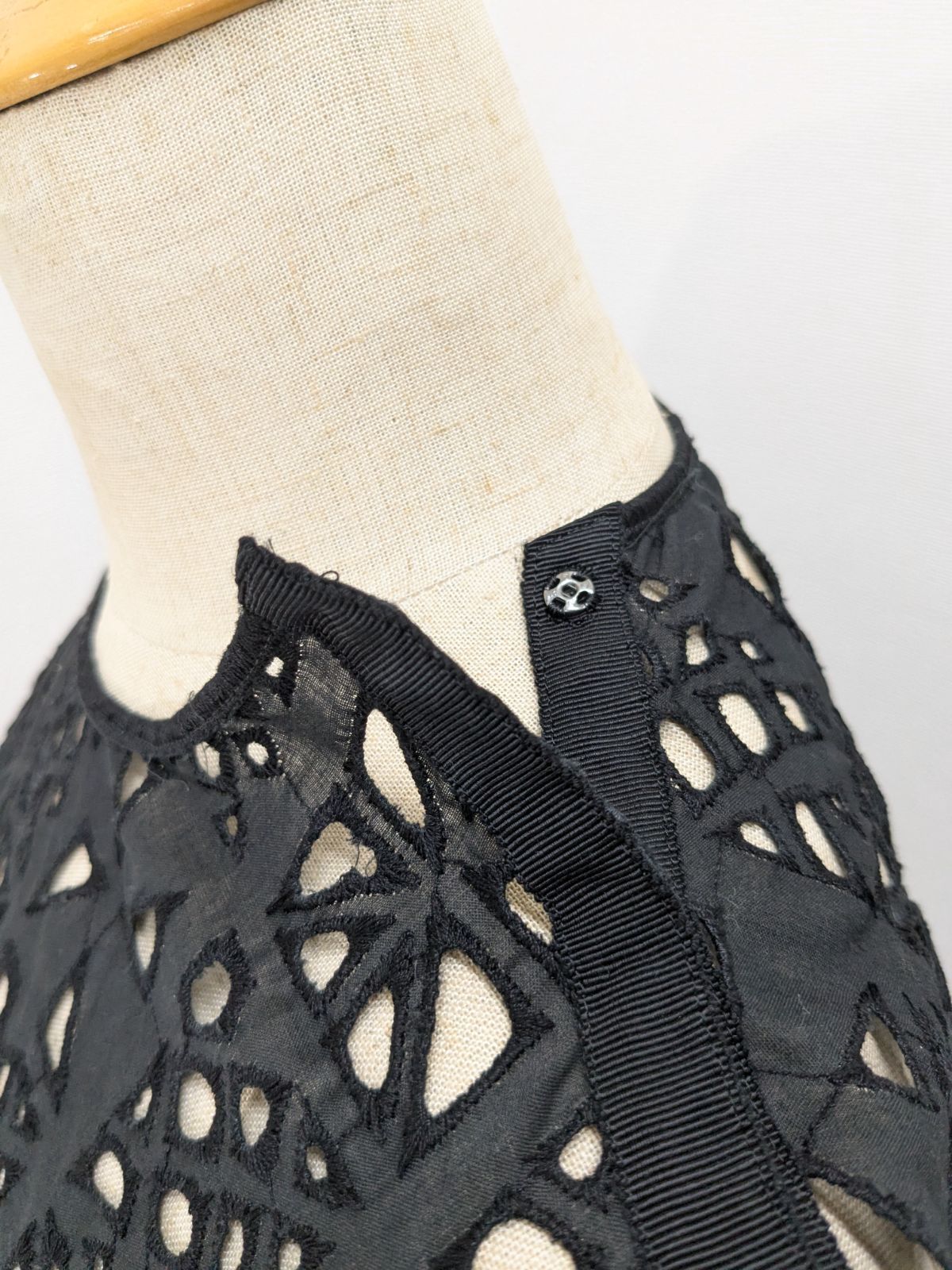 トゥモローランド　トライアングル　カットワークレース　ブラウス　トップス トライアングルカットワークレース ブラウス トゥモローランド