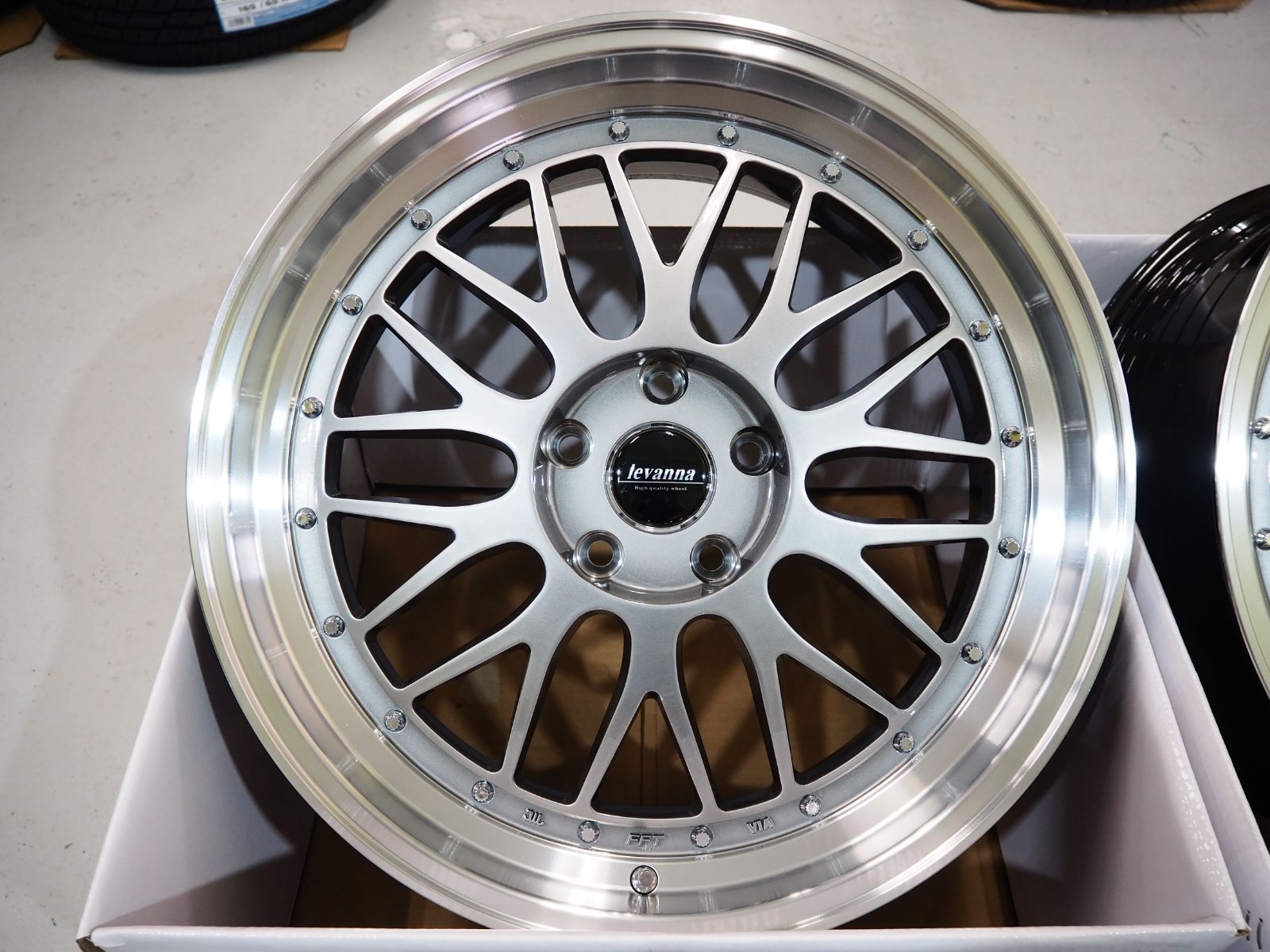 深リム メッシュ levanna V10-EX FFT 19inch 5H114.3 8.5J+42 9.5J+40 