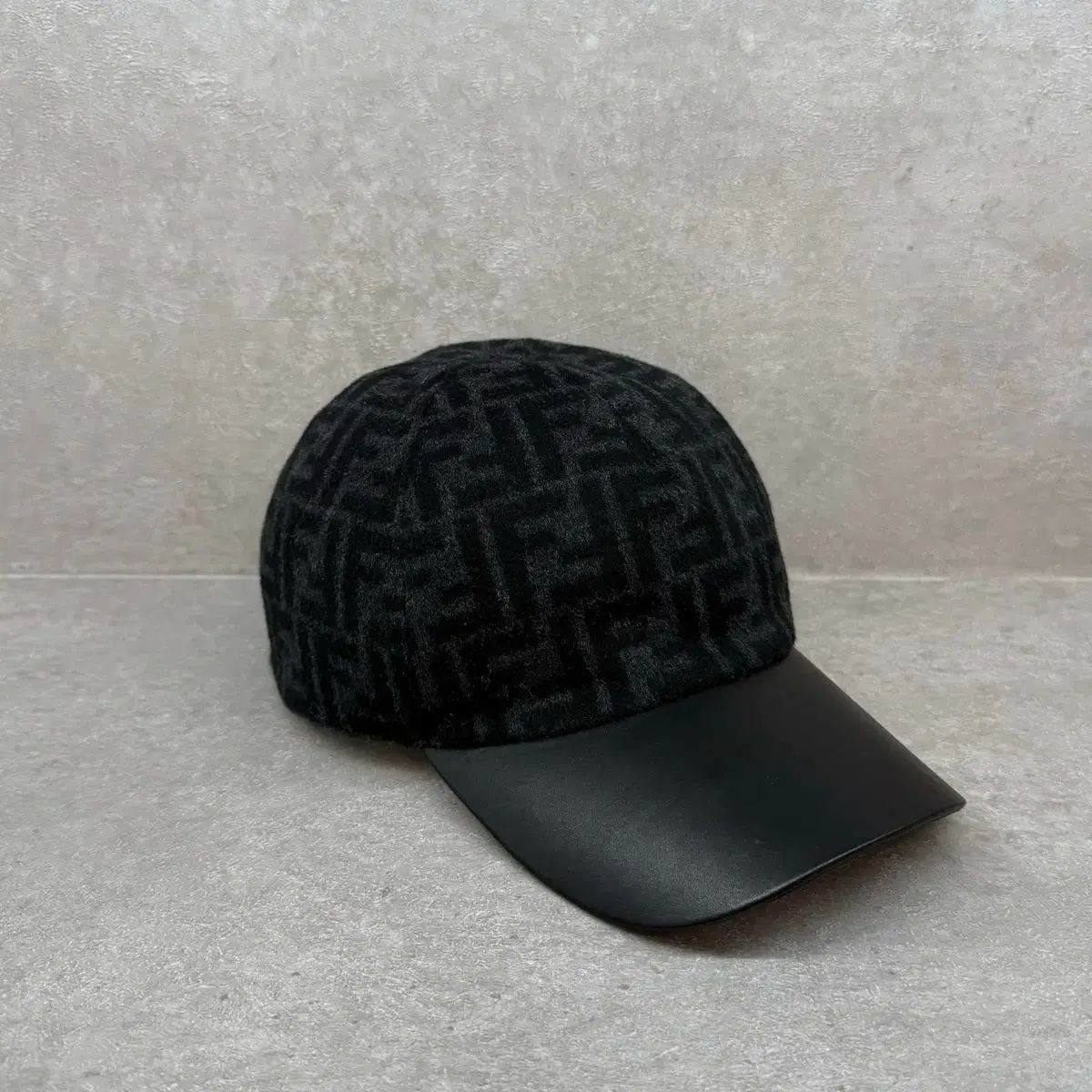 【雷市場（ポンジャン）商品韓国直送】 フルセット FENDI（フェンディ) ベルベッド ボールキャップ