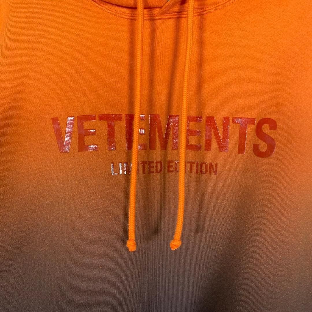 『VETEMENTS』ヴェトモン (S) グラディエントロゴ パーカー VETEMENTS』ヴェトモン (S) グラディエントロゴ パーカー - メルカリ