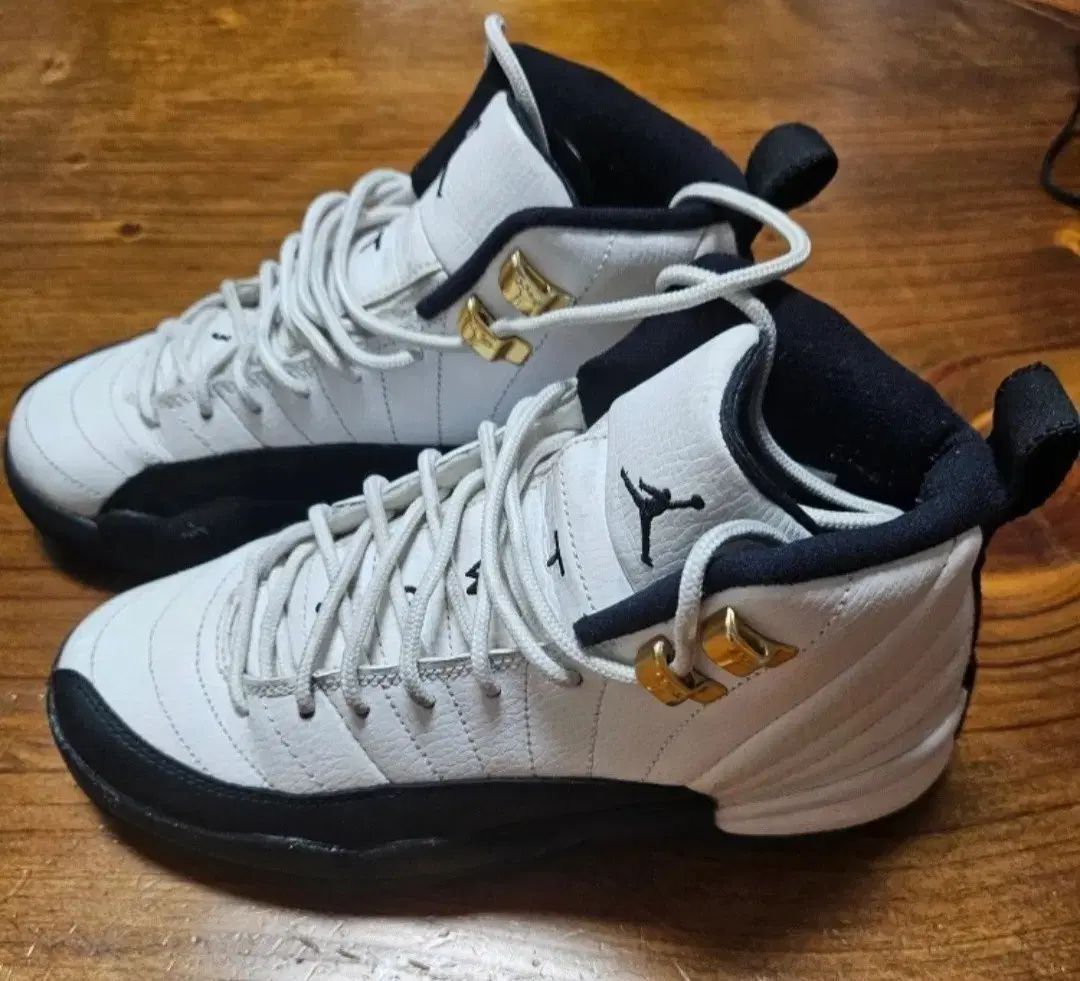 NIKE ナイキ エアジョーダン 12 レトロ GS 225 白黒 タクシー