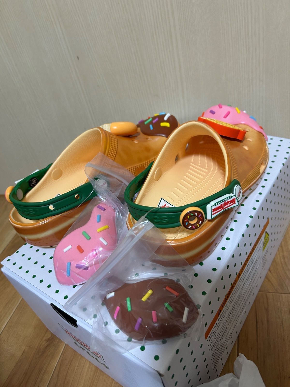 クリスピークリーム・クロックス・クラシッククロッグ　24cm 新品 正規品 crocs クロックス KRISPY KREME CROCS CLASSIC CLOG