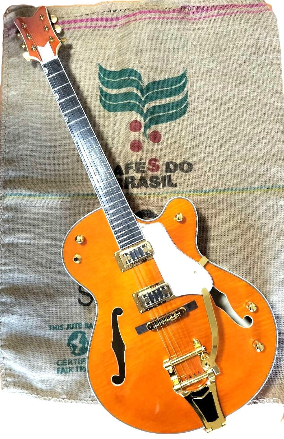 ビンテージフェンダー 50年代ストラト シールドプレート (改造跡あり