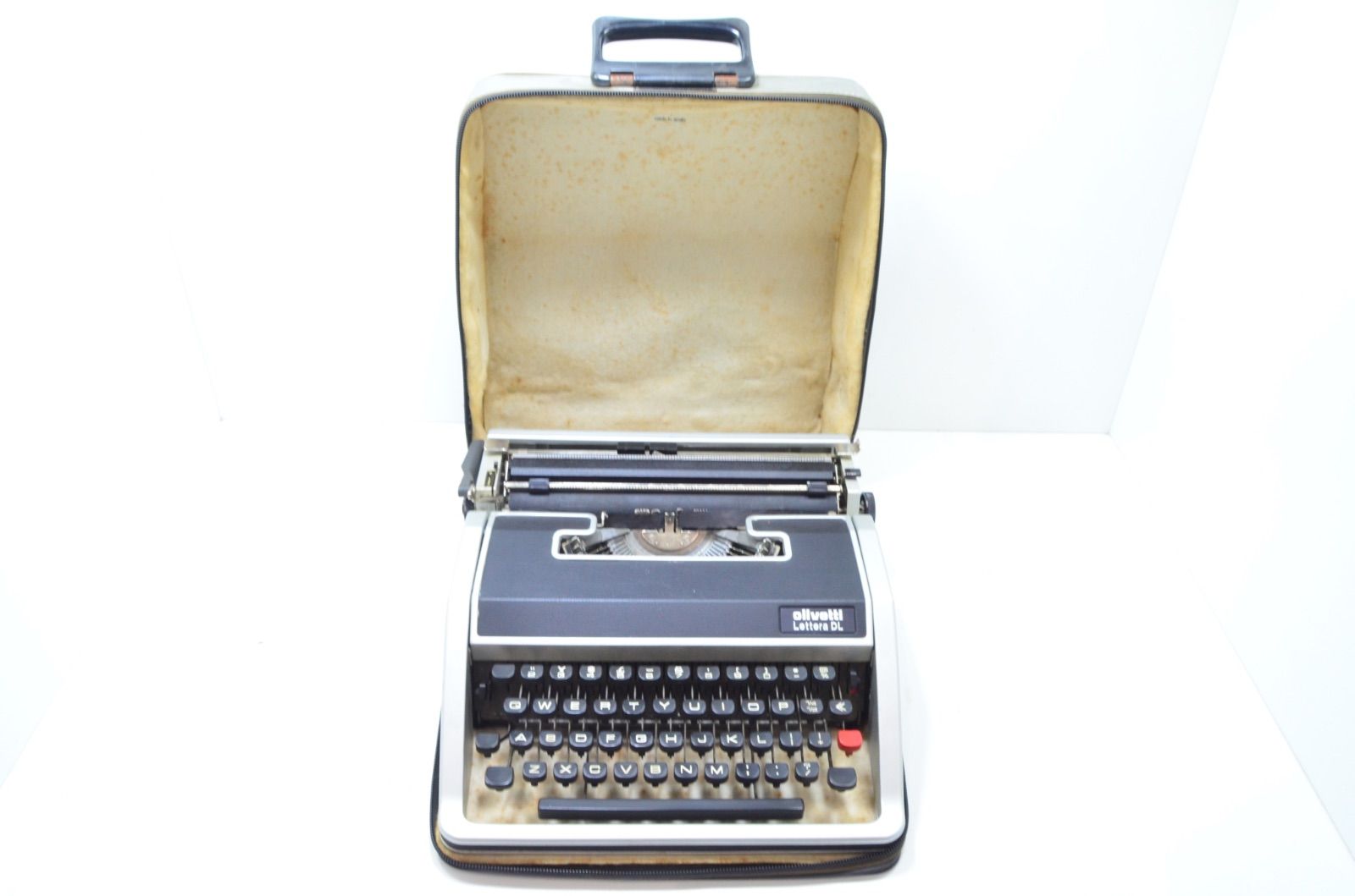 送料無料】 Olivetti オリベッティ Lettera DL タイプライター