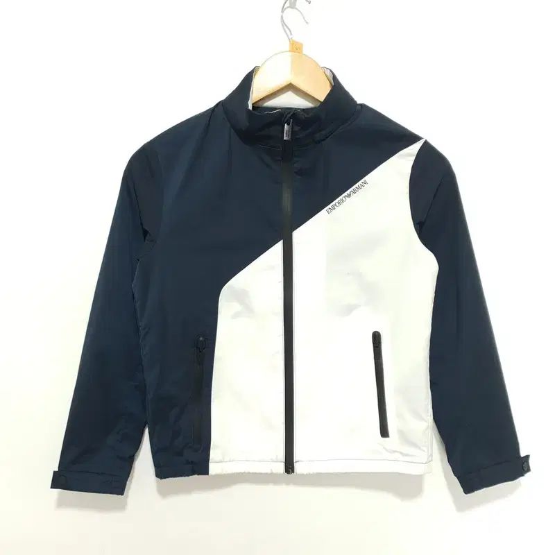 【雷市場（ポンジャン）商品韓国直送】 EMPORIO ARMANI(エンポリオアルマーニ) ARMANI(アルマーニ) キッズ ウィンドブレーカー ジャケット 10A 142CM_i3817