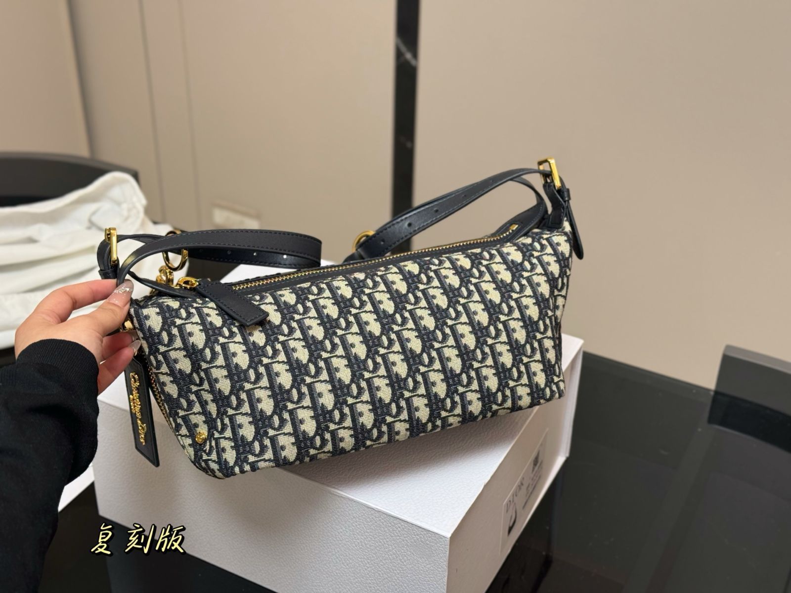 今日特価】Dior D-Journey Hobo Bag ディオール D-Journey ホボ