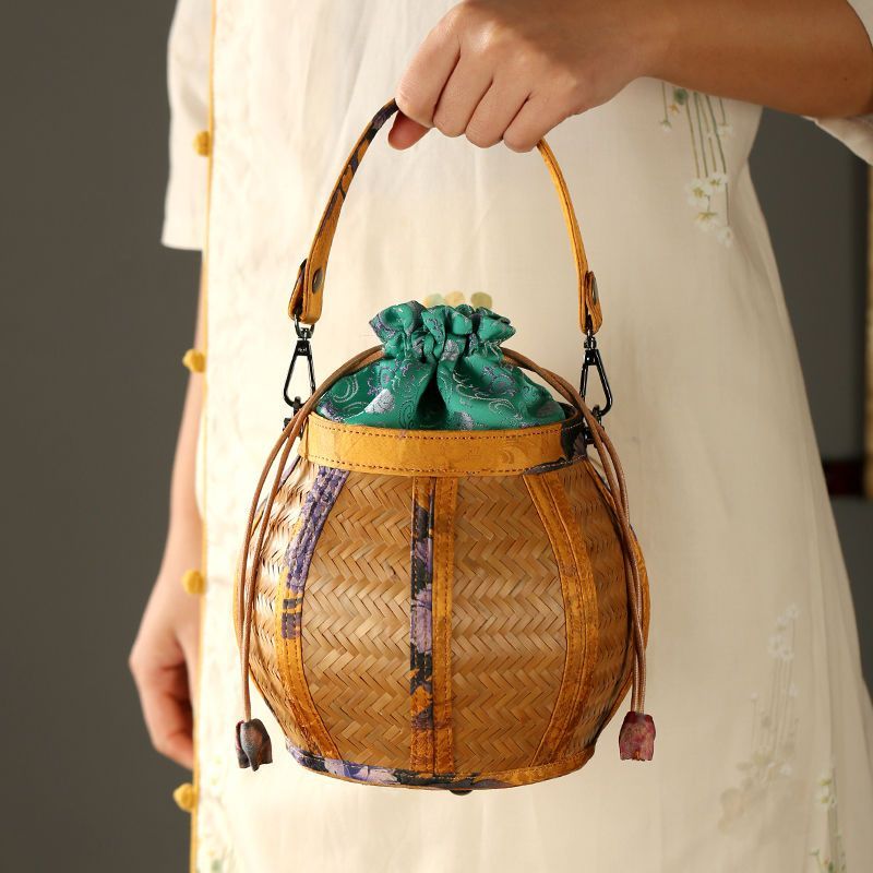 まっし～出品 時を編み、自然を纏う──香雲紗と竹編みで仕立てた、2WAYバッグ