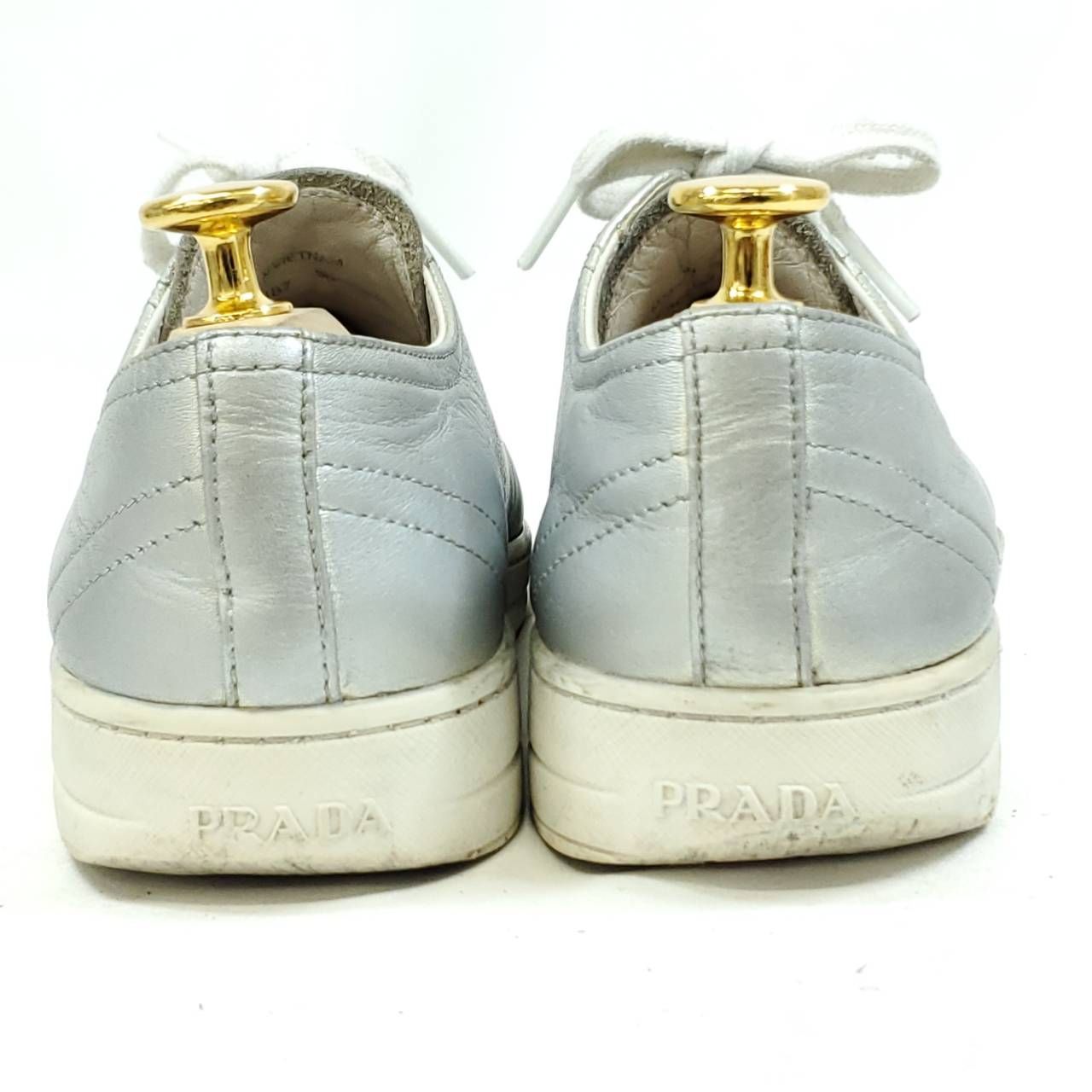 PRADA レースアップシューズ　シルバー プラダ レースアップスニーカー ローカット シルバー ロゴ 36 レザー