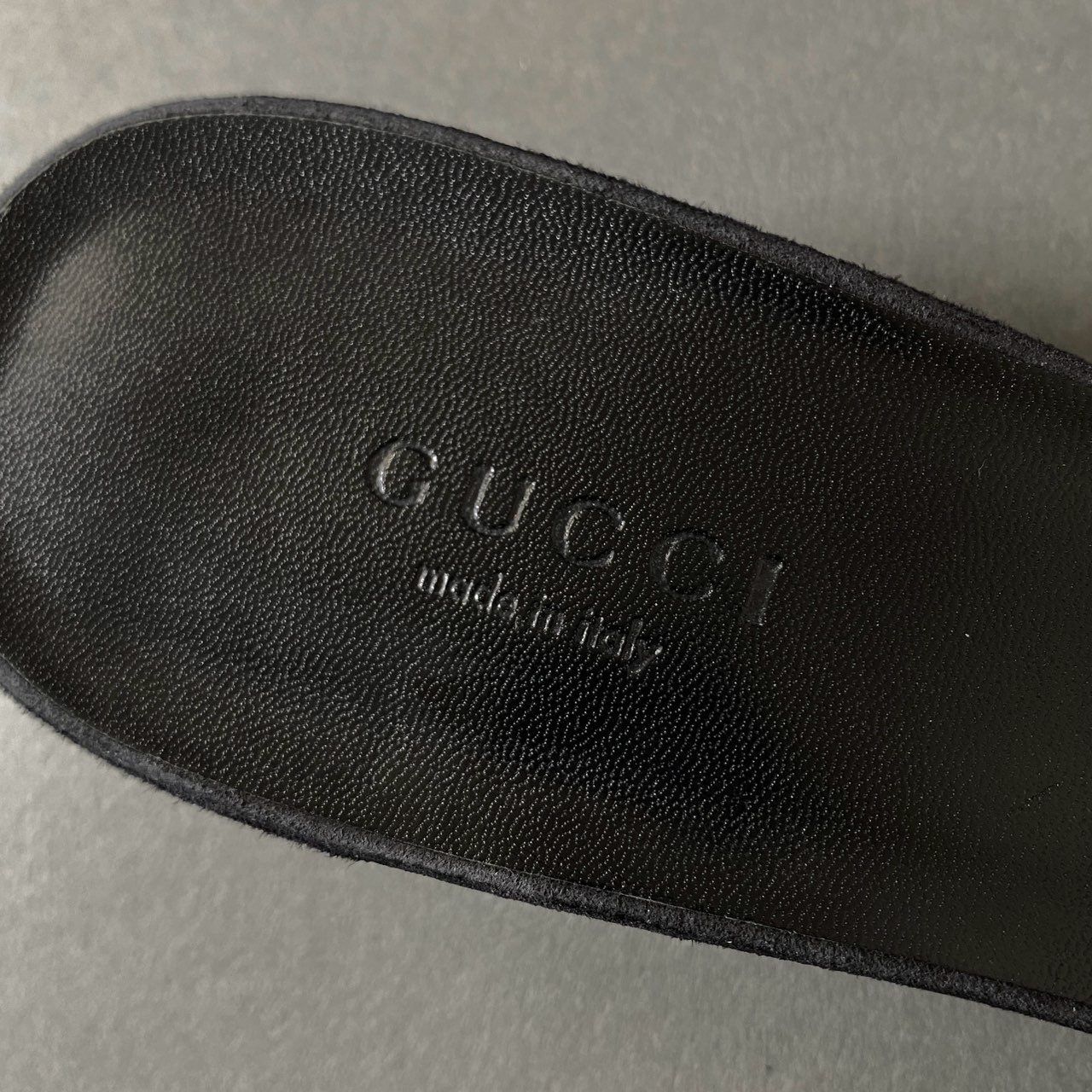 3g28 GUCCI グッチ ホースビット ラインストーン チャンキーヒールサンダル スウェードサンダル サイズ36 1/2 ブラック レディース  女性用 靴 シューズ - メルカリ