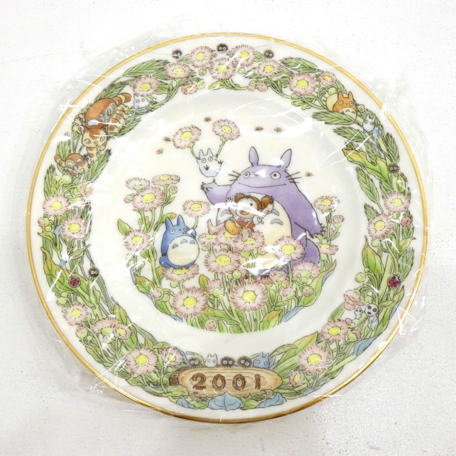 小牧店】未使用 ノリタケ となりのトトロ 2001年 イヤープレート 小牧店】未使用 ノリタケ となりのトトロ 2001年 イヤープレート